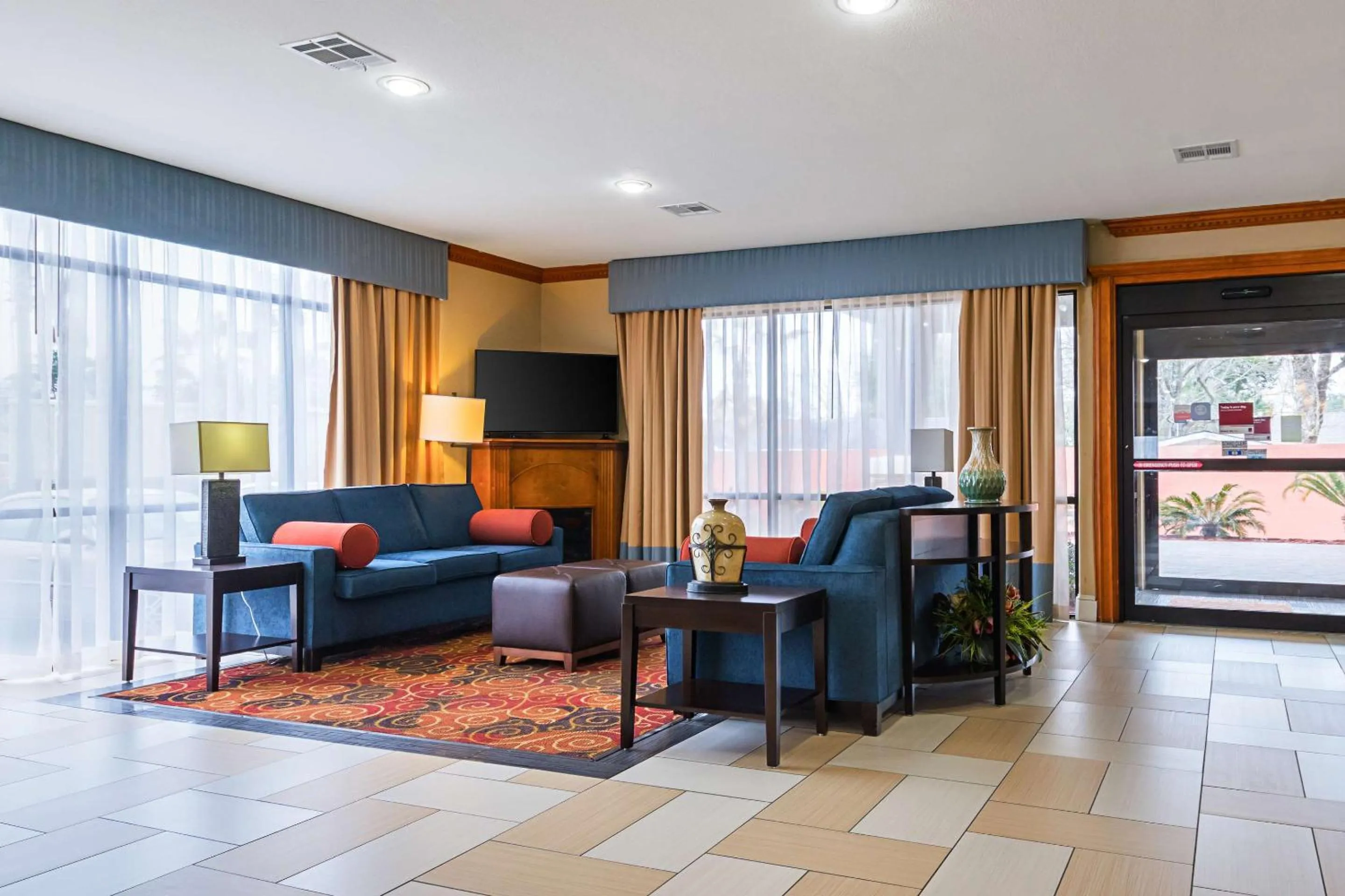 Lobby or reception in Comfort Suites Lake Charles