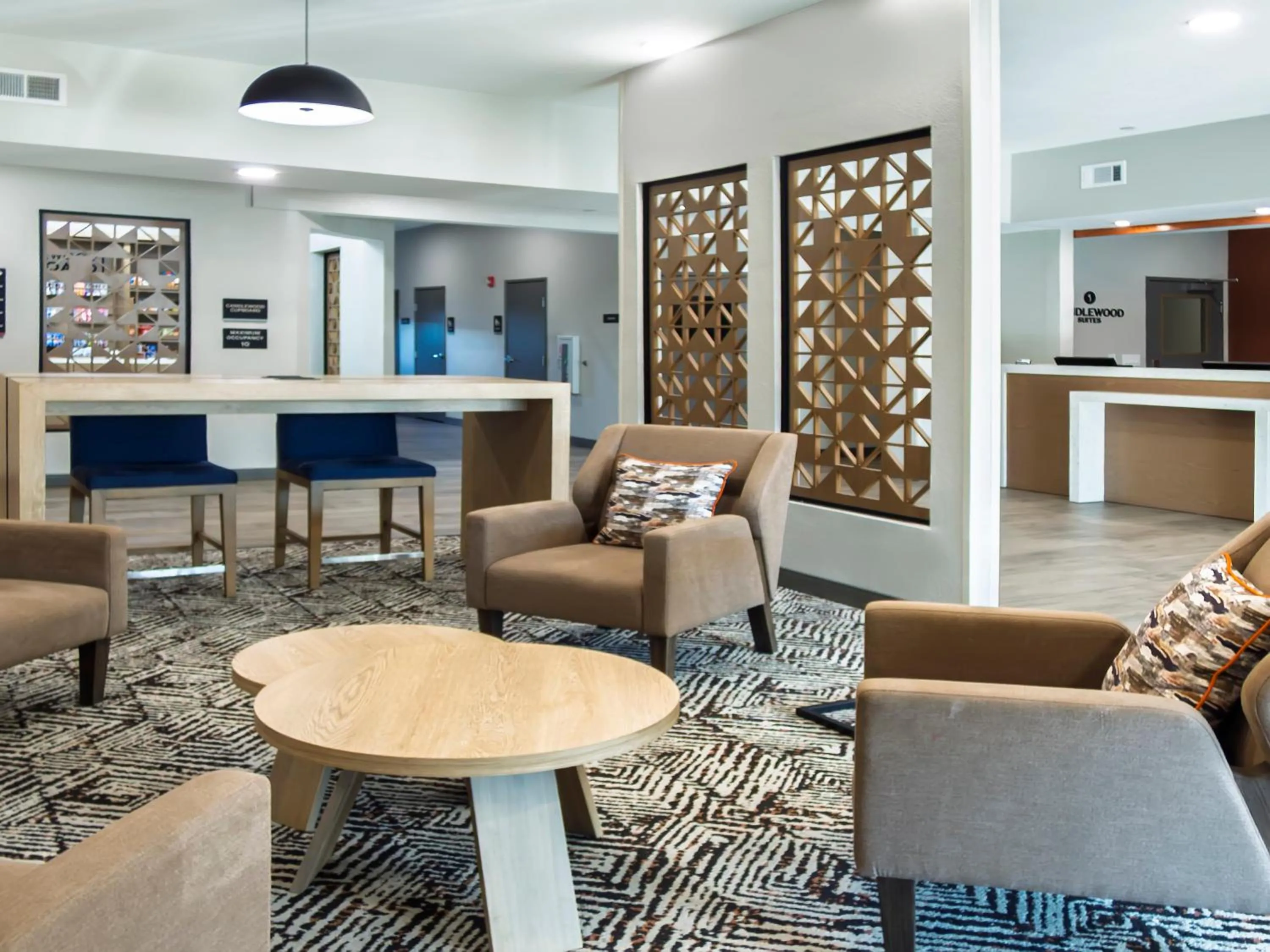 Lobby or reception in Suburban Studios Avondale