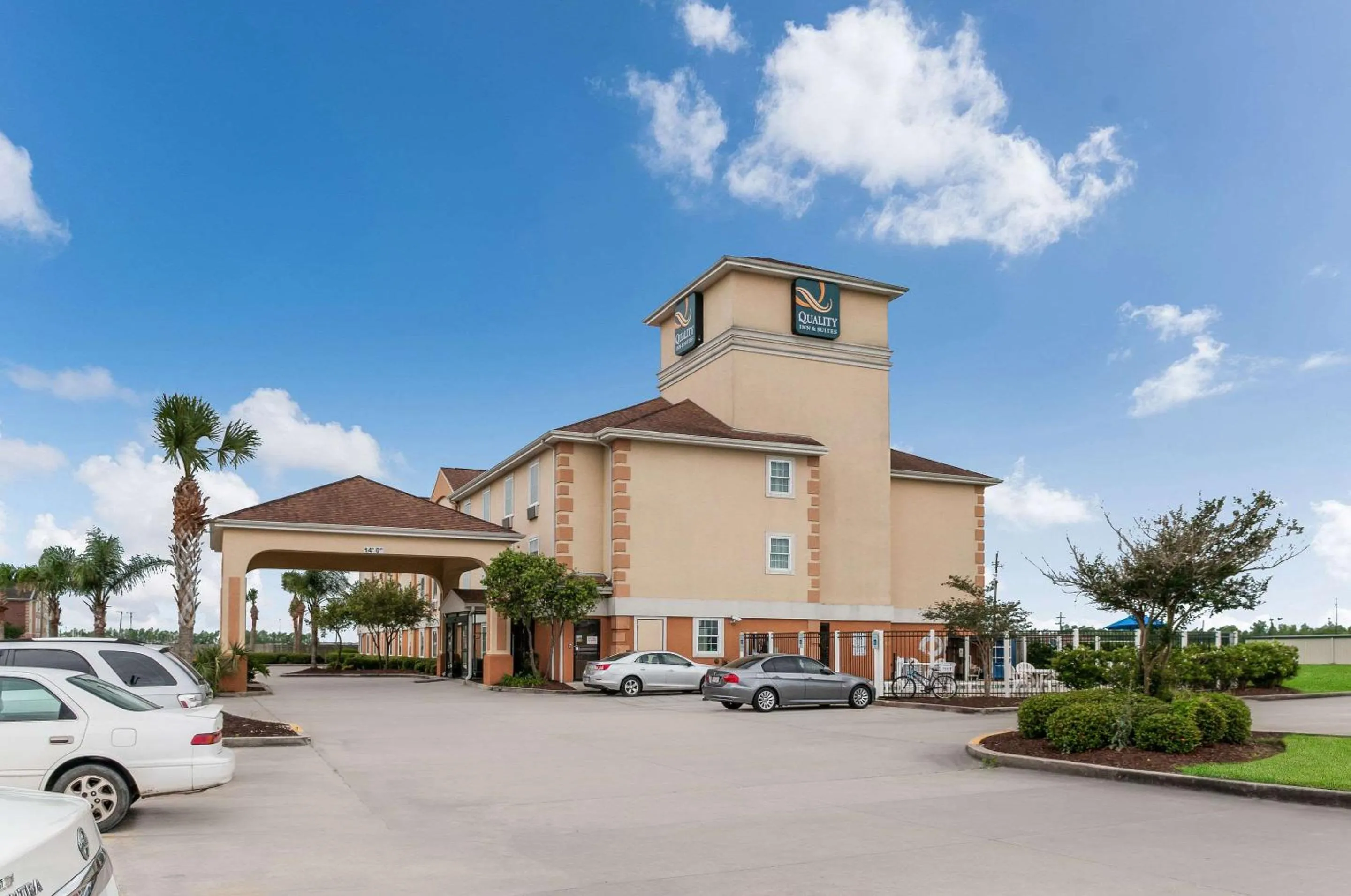 Property building in Quality Inn & Suites Houma