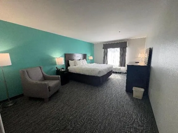 Bed in Quality Inn & Suites Houma