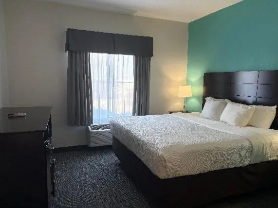 Bed in Quality Inn & Suites Houma