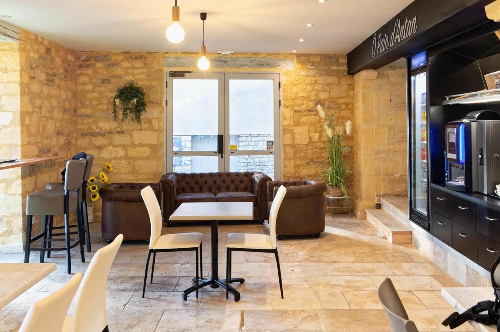 Restaurant/places to eat in Le Relais de la Poste