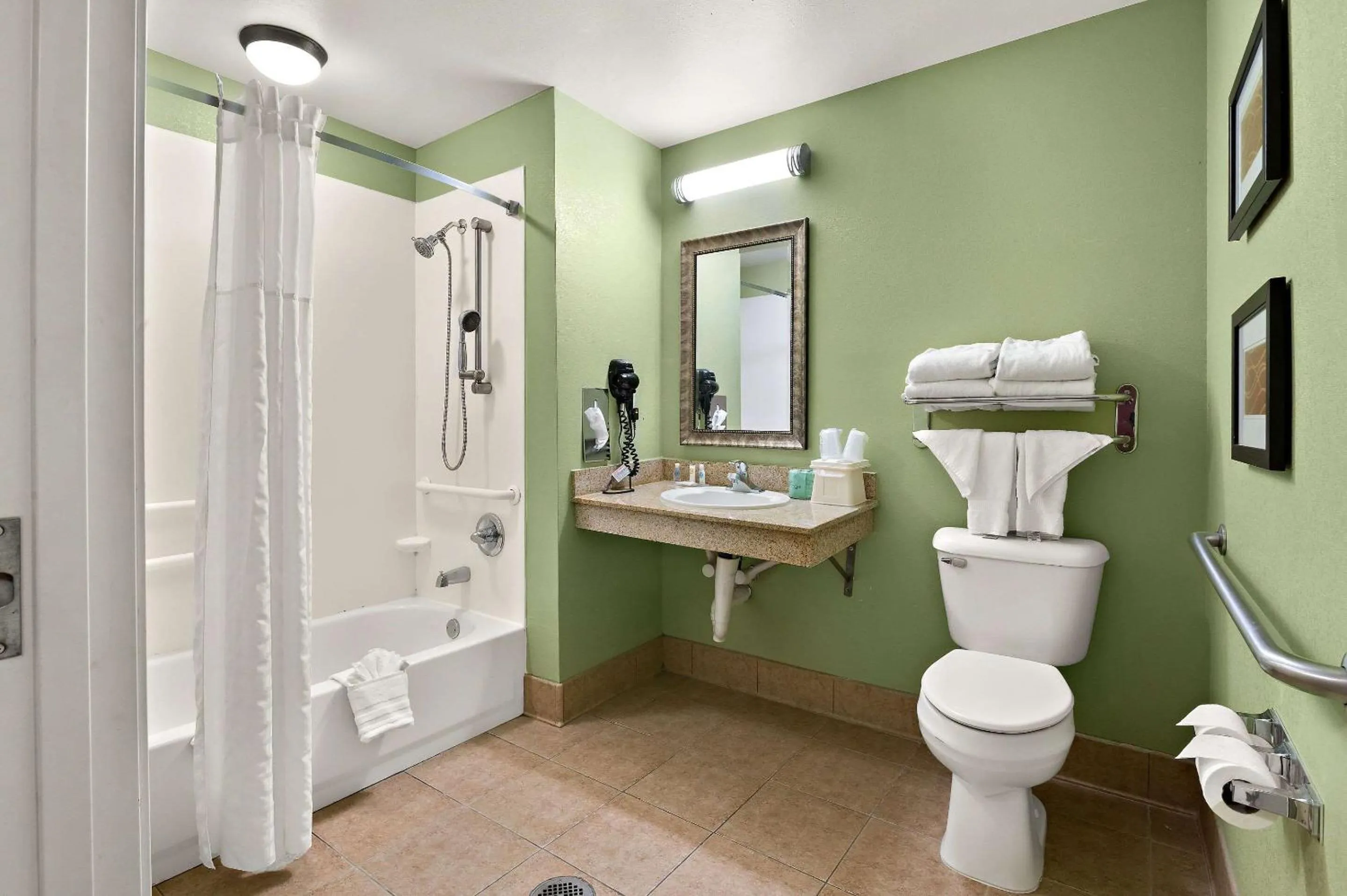 Bedroom in Comfort Inn New Orleans Airport South