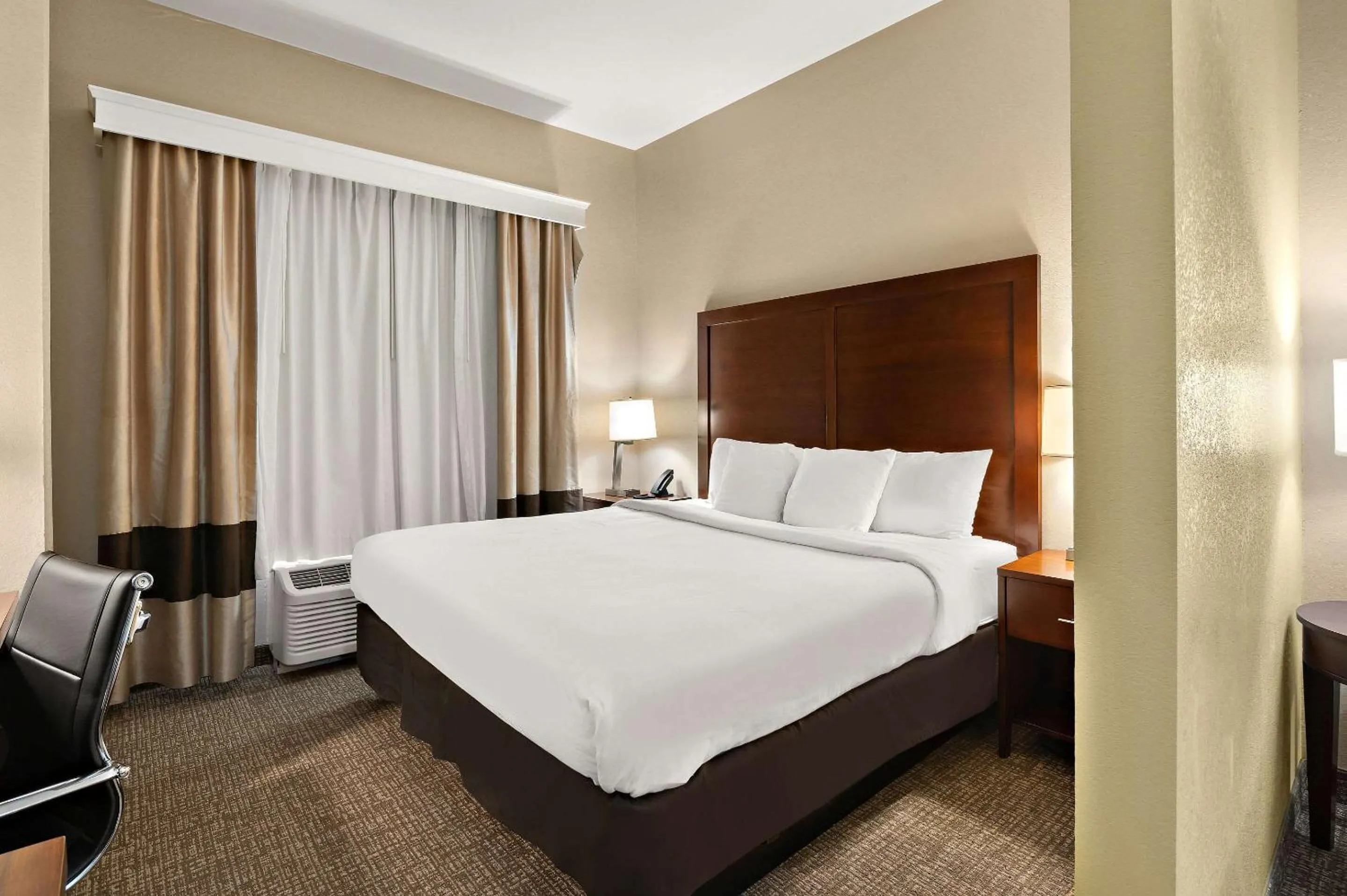 Bedroom in Comfort Inn New Orleans Airport South