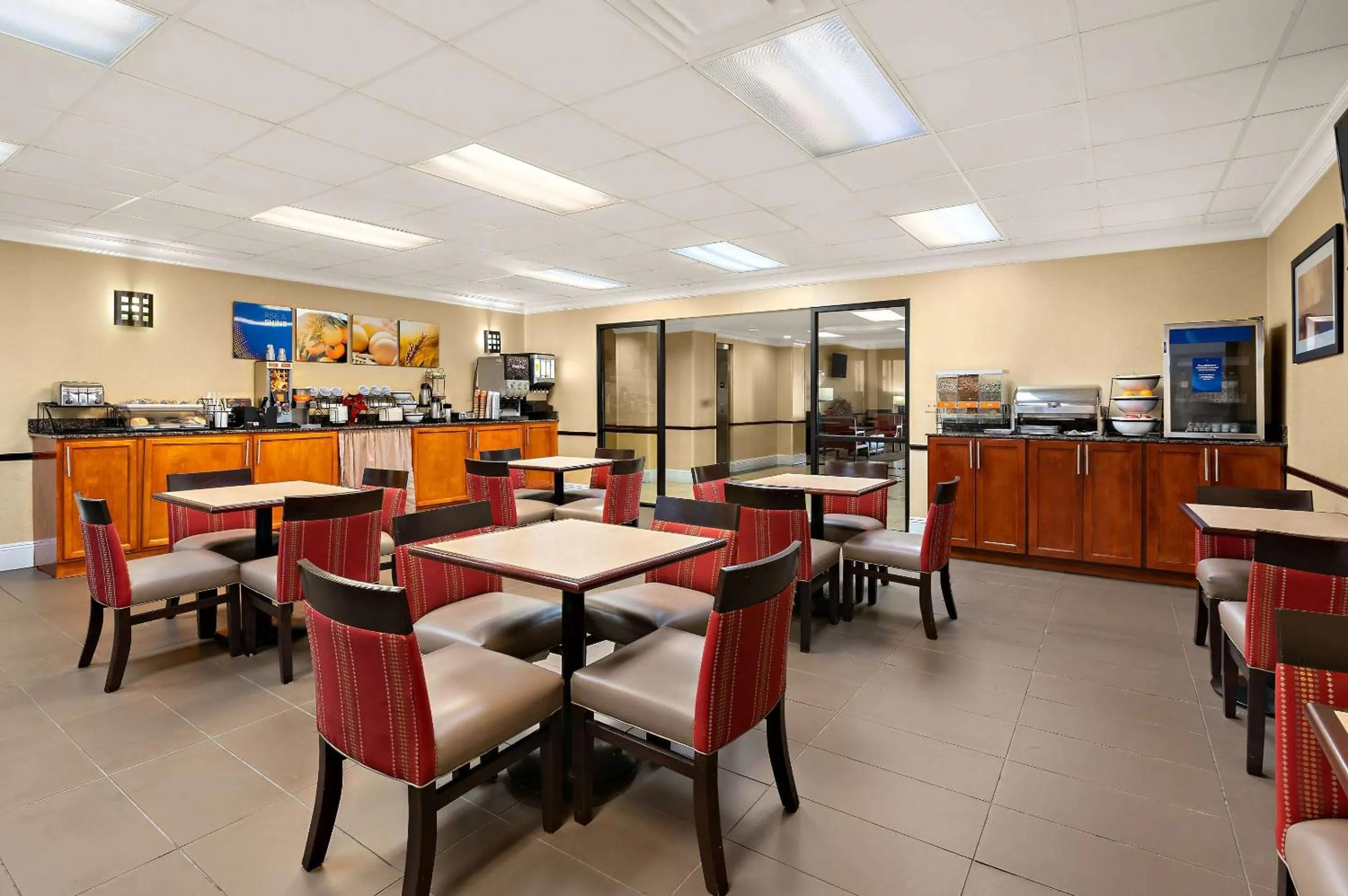 Breakfast in Comfort Inn New Orleans Airport South