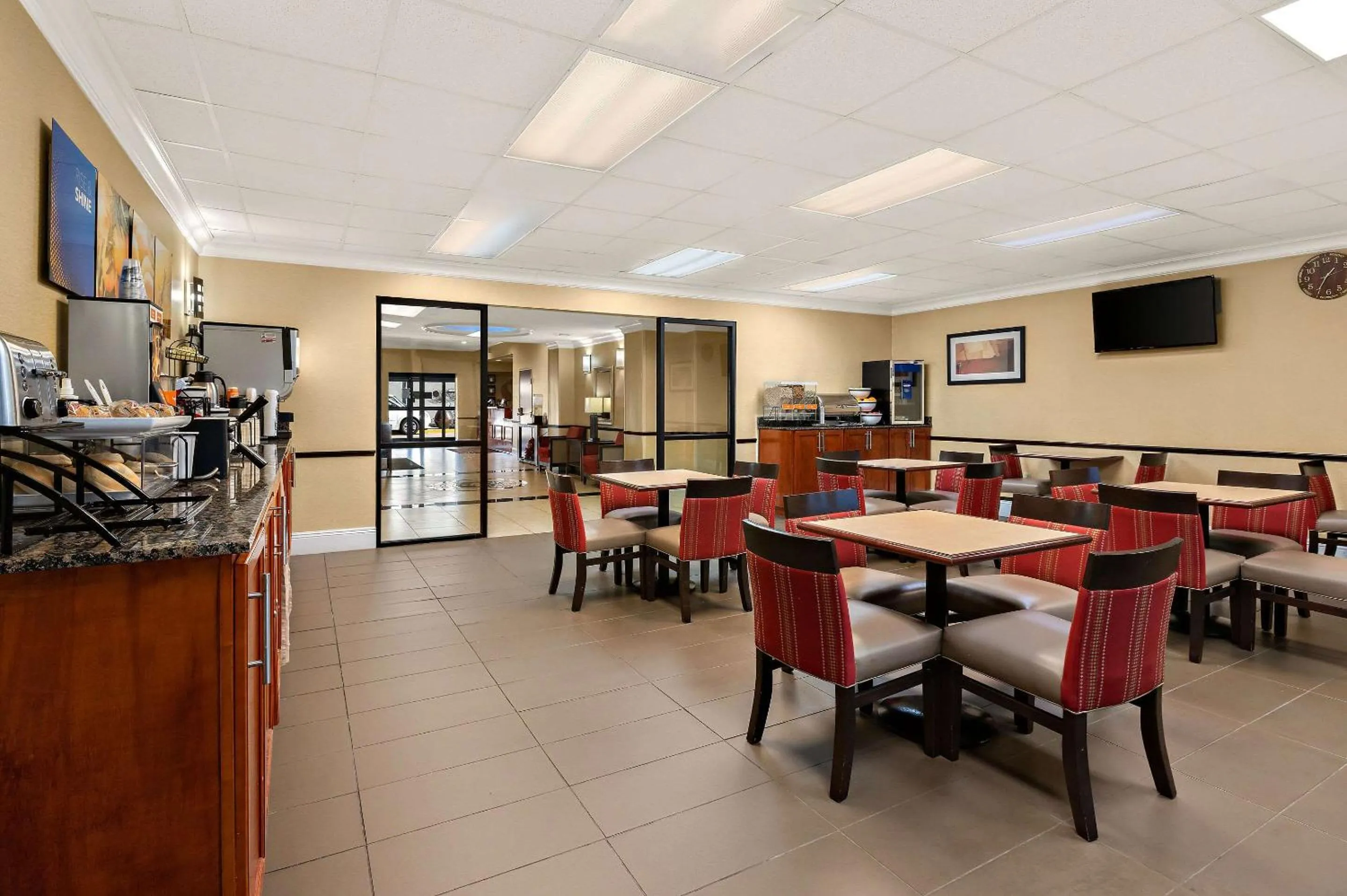 Breakfast in Comfort Inn New Orleans Airport South