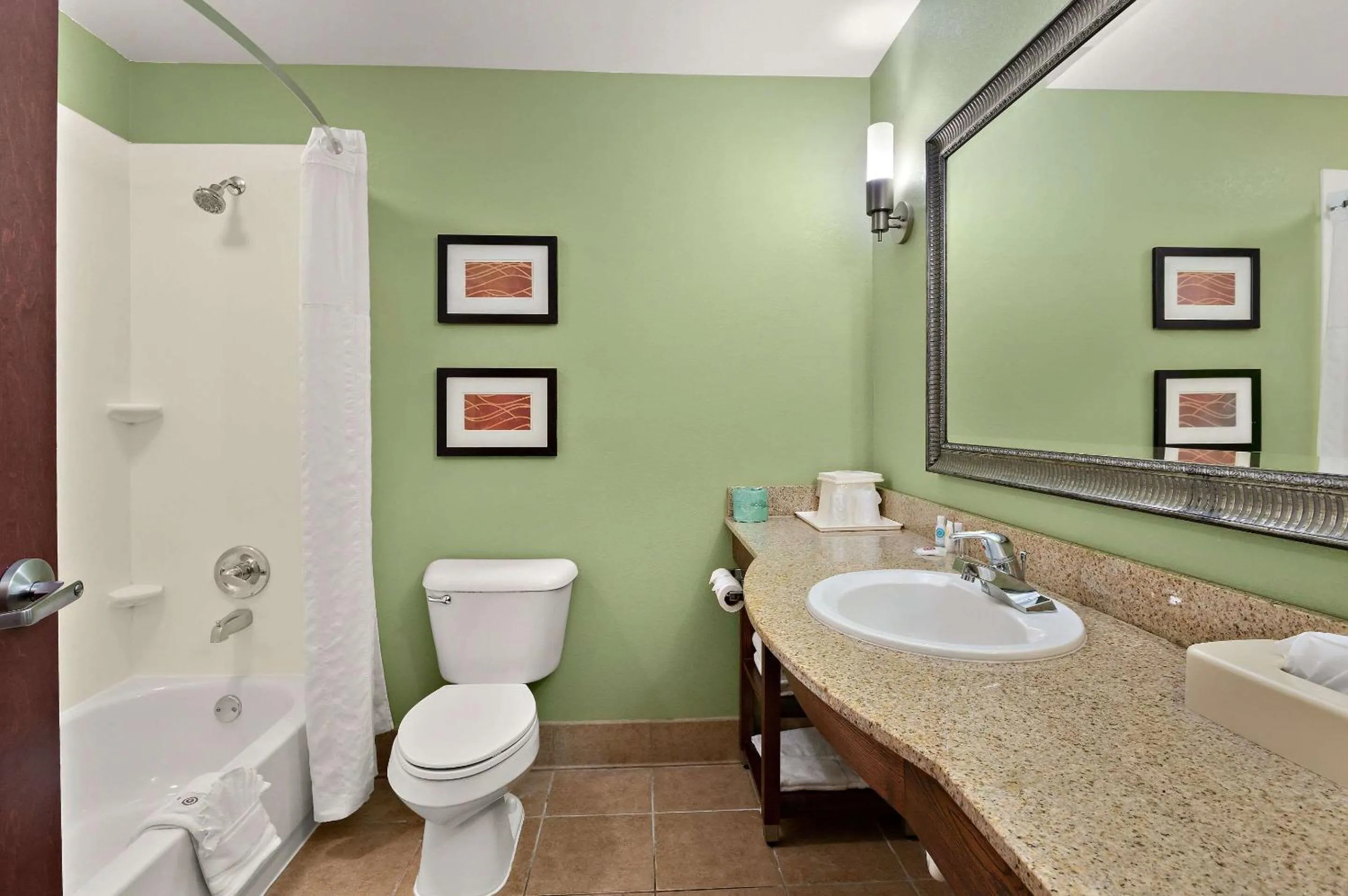 Bedroom in Comfort Inn New Orleans Airport South