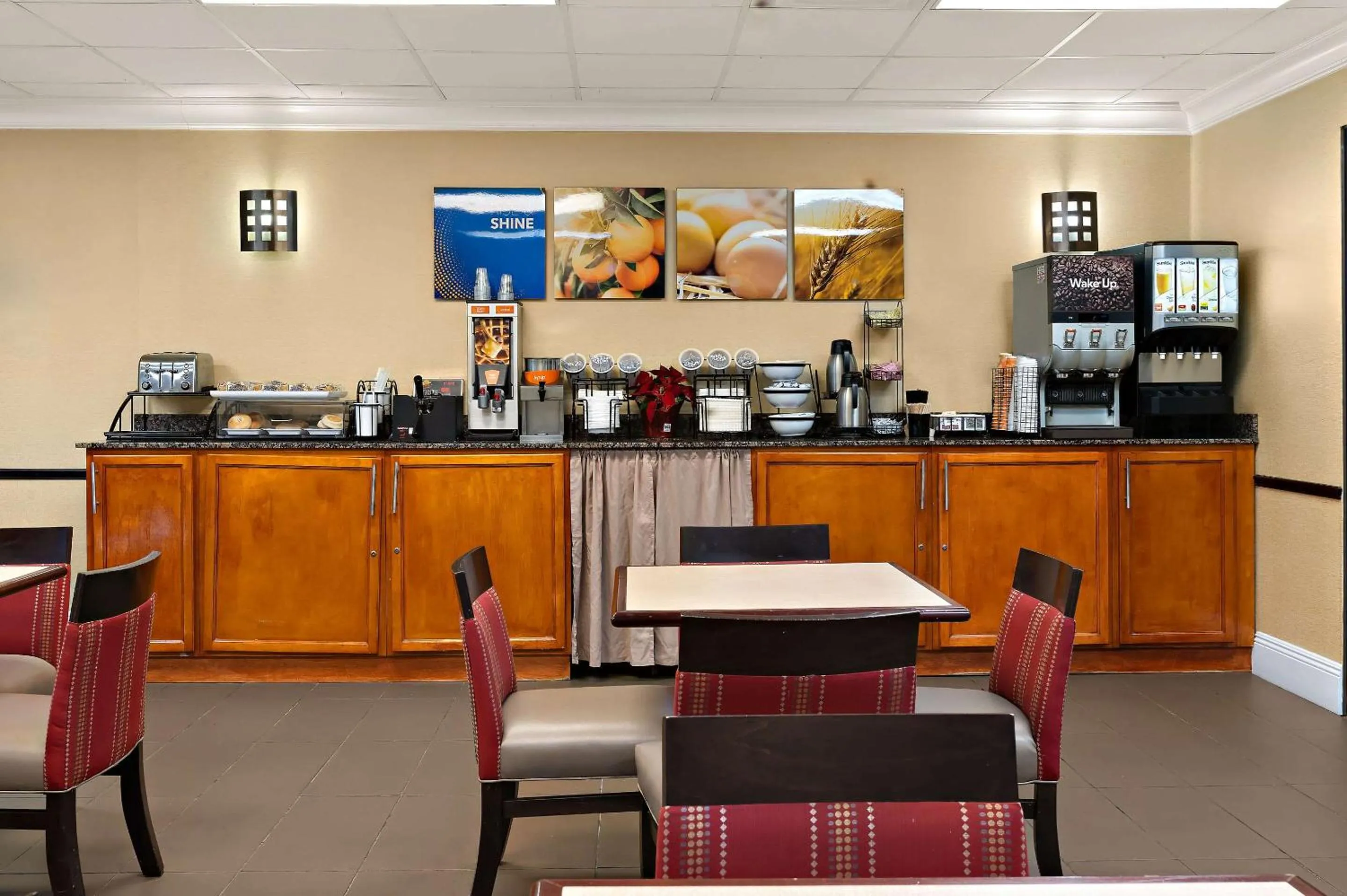 Breakfast in Comfort Inn New Orleans Airport South