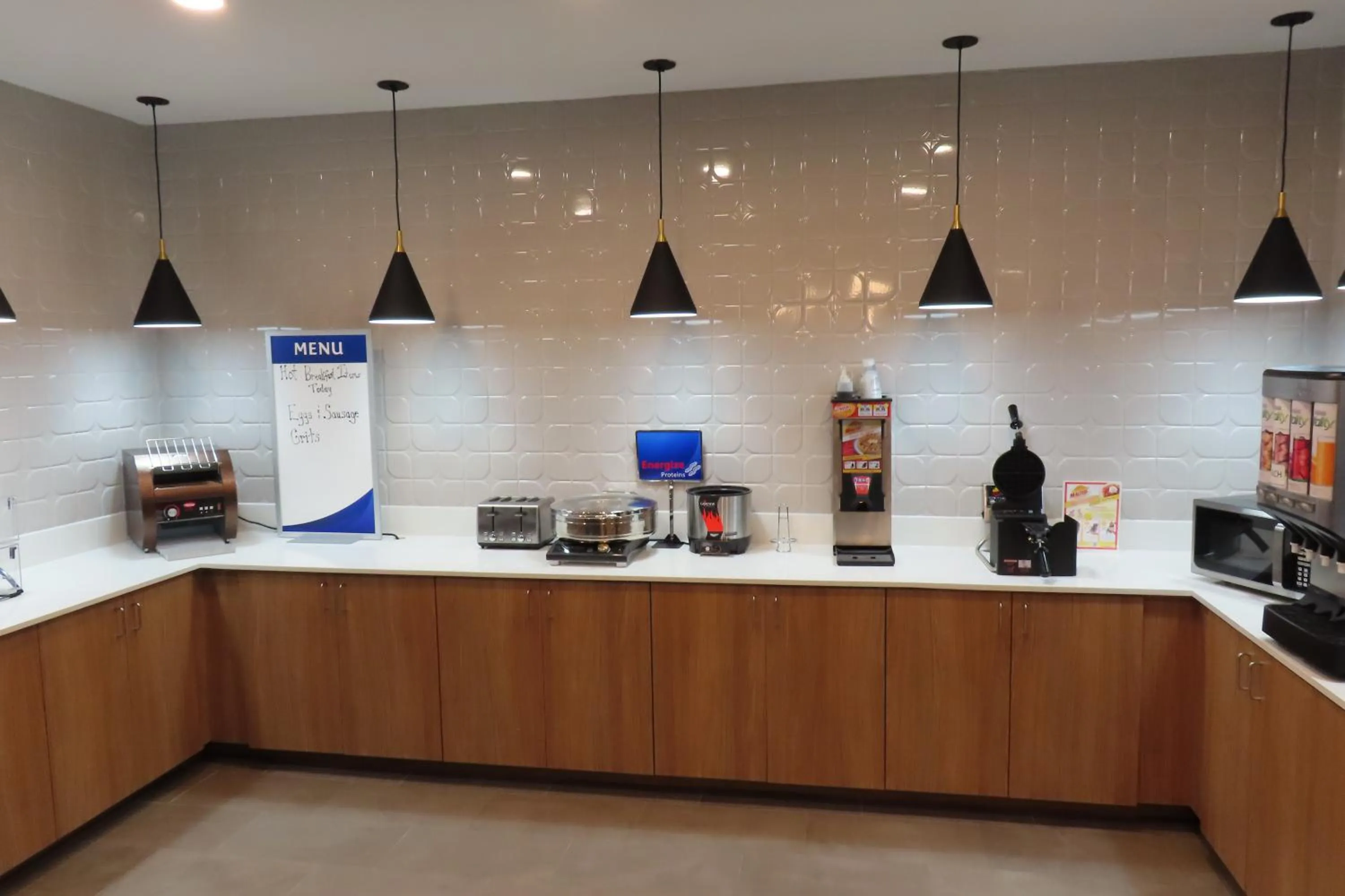 Breakfast in Best Western Heritage Inn & Suites