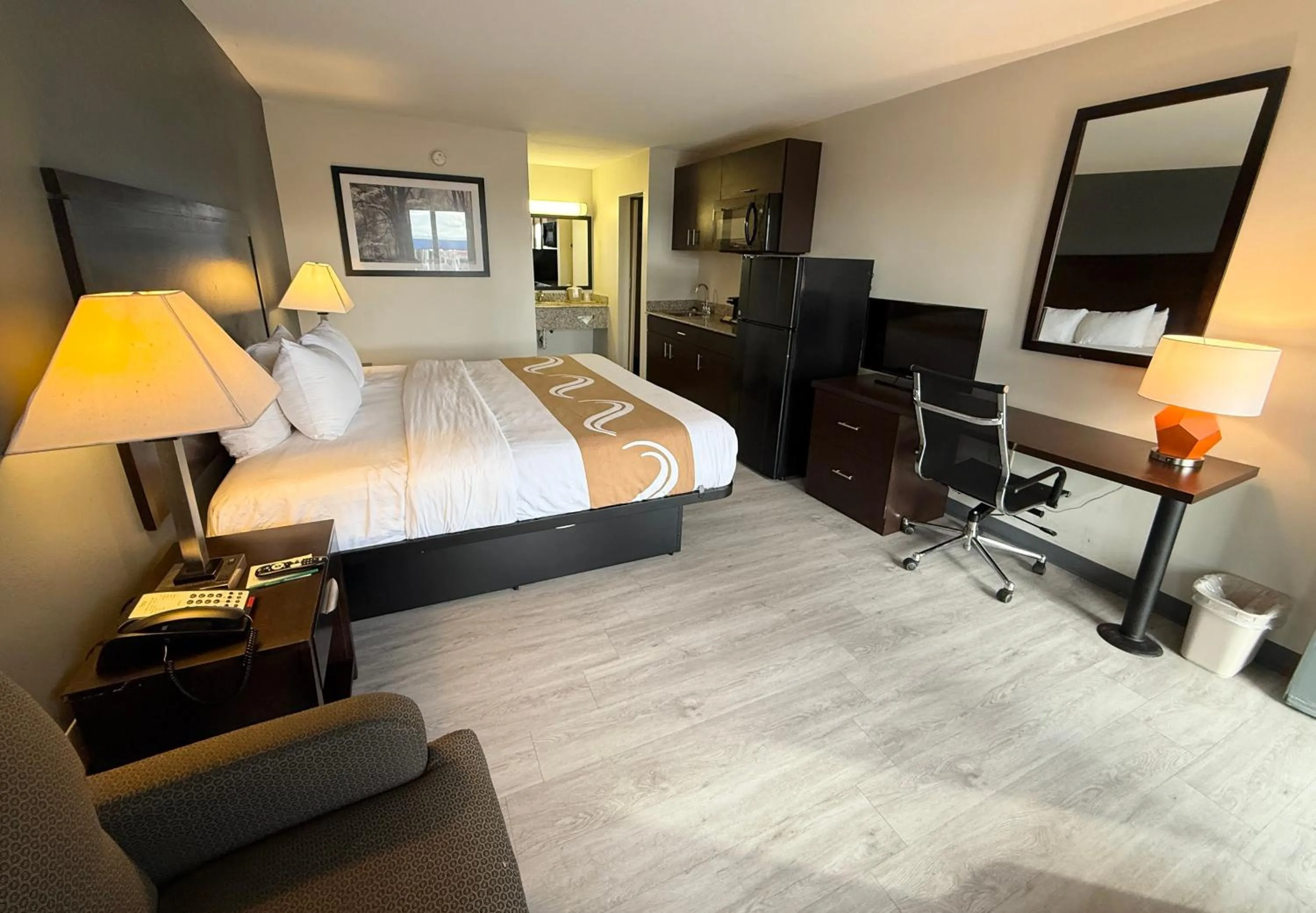 Photo of the whole room, Bed in Quality Inn & Suites Baton Rouge West - Port Allen