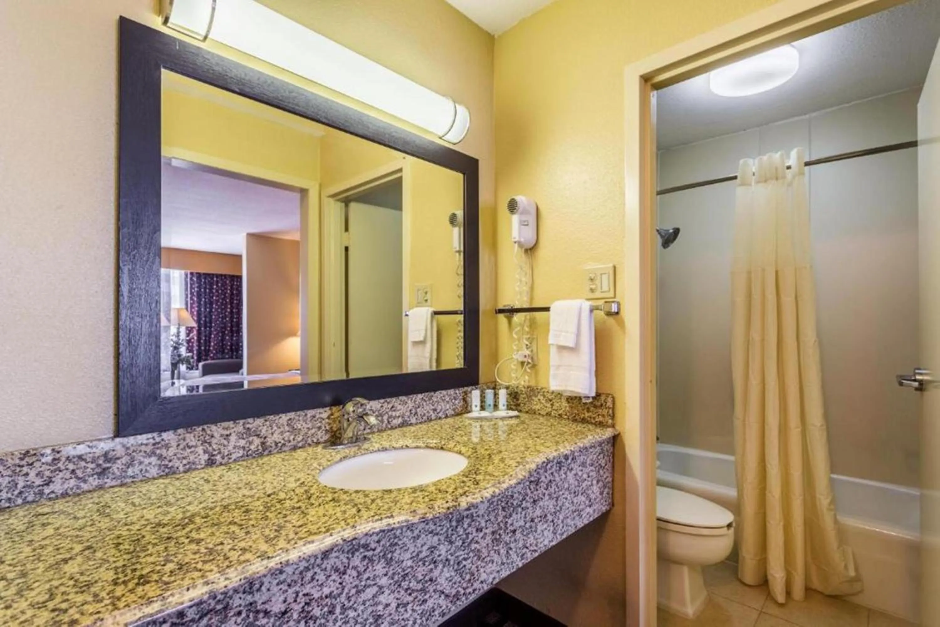 Bathroom in Quality Inn & Suites Baton Rouge West - Port Allen