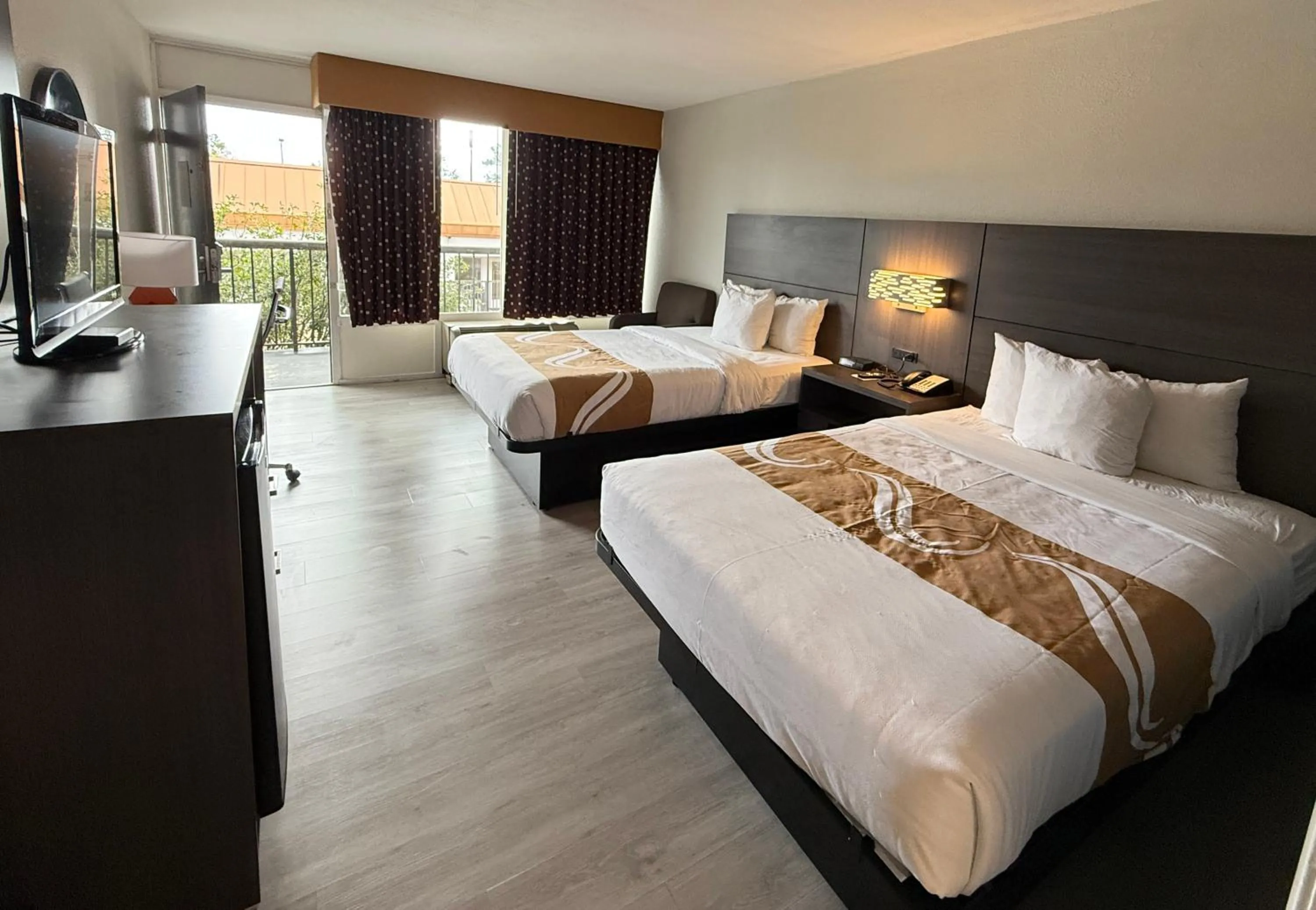 Photo of the whole room, Bed in Quality Inn & Suites Baton Rouge West - Port Allen