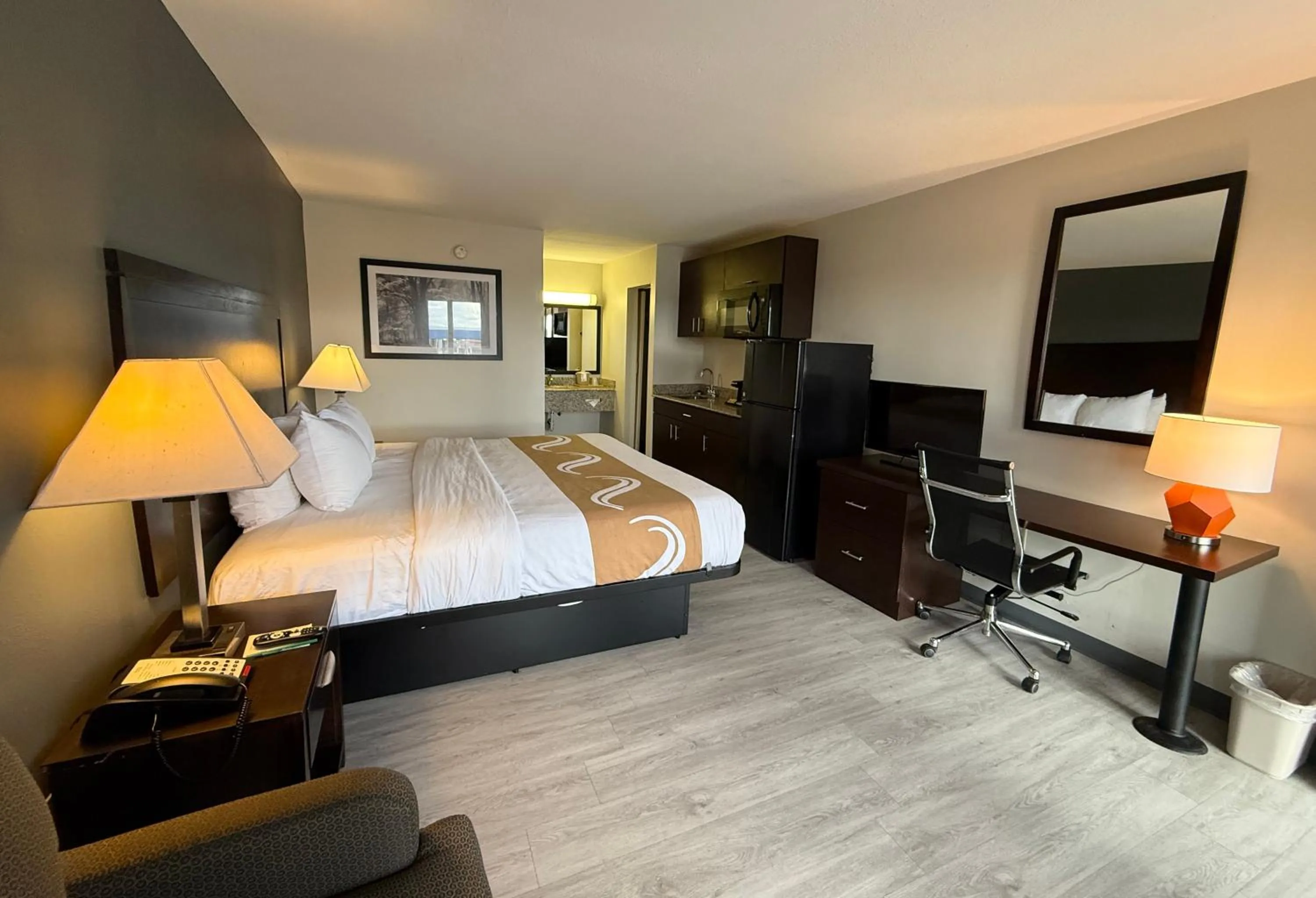 Photo of the whole room, Bed in Quality Inn & Suites Baton Rouge West - Port Allen