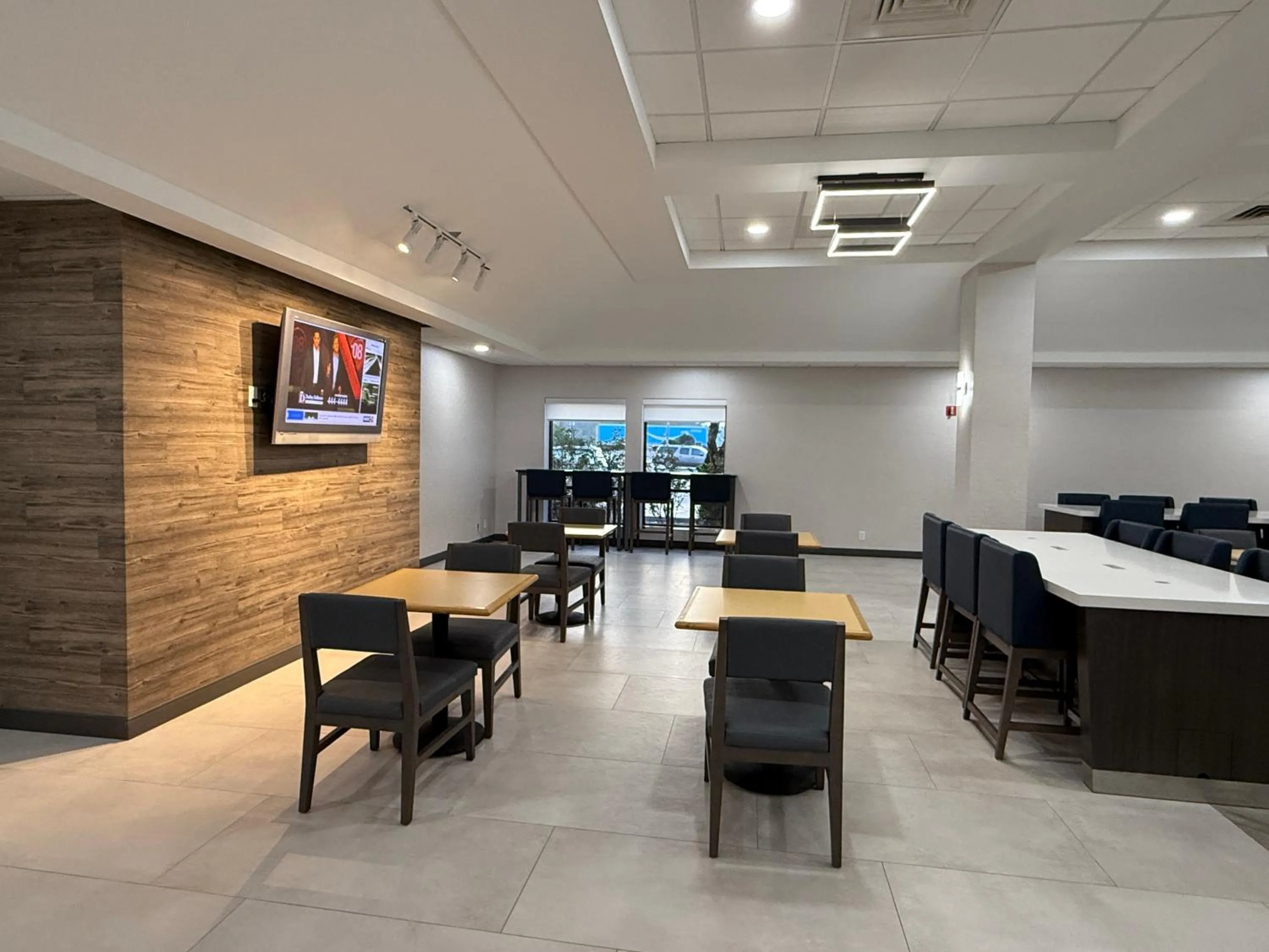 Breakfast in Quality Inn & Suites Baton Rouge West - Port Allen