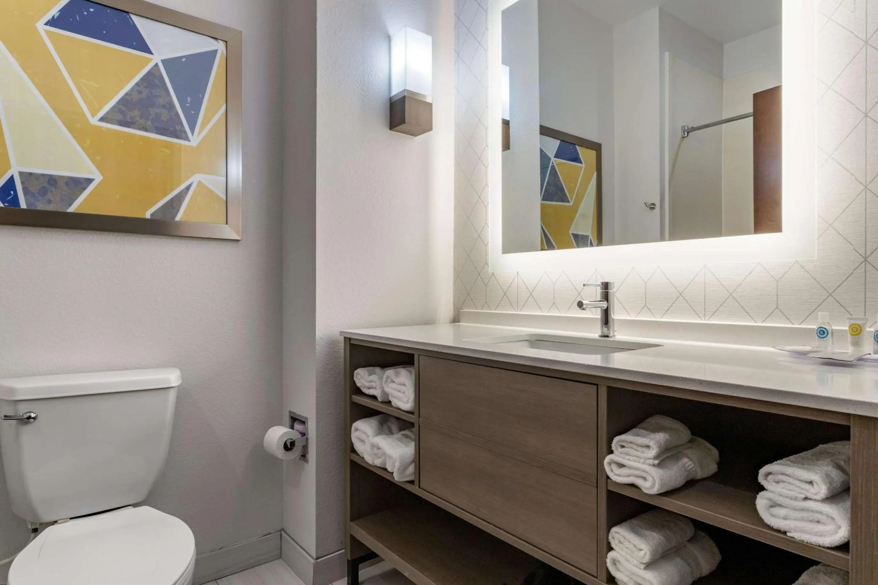 Bedroom in Comfort Suites Natchitoches