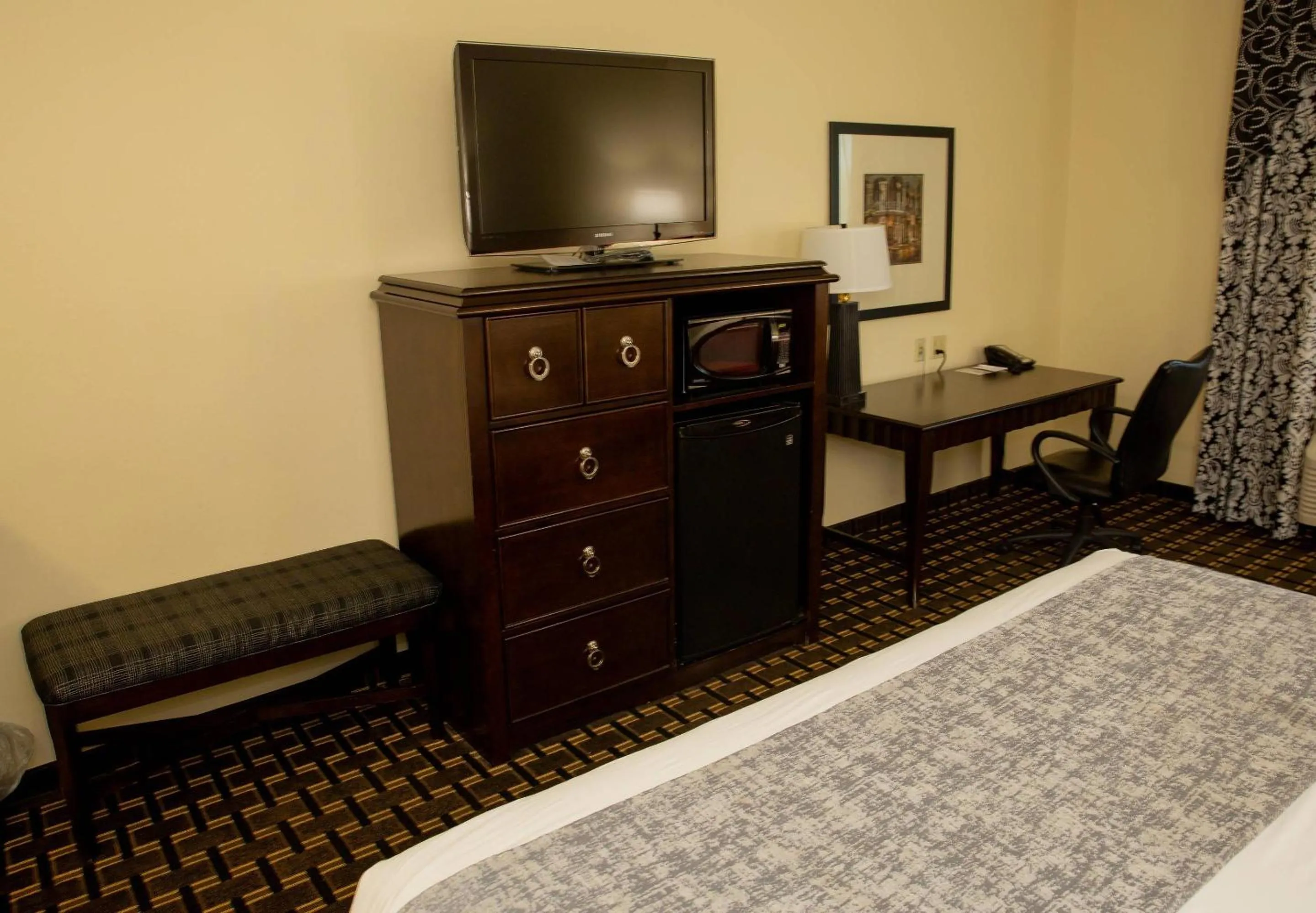 Bedroom, Bed in Evangeline Downs Hotel, an Ascend Collection Hotel
