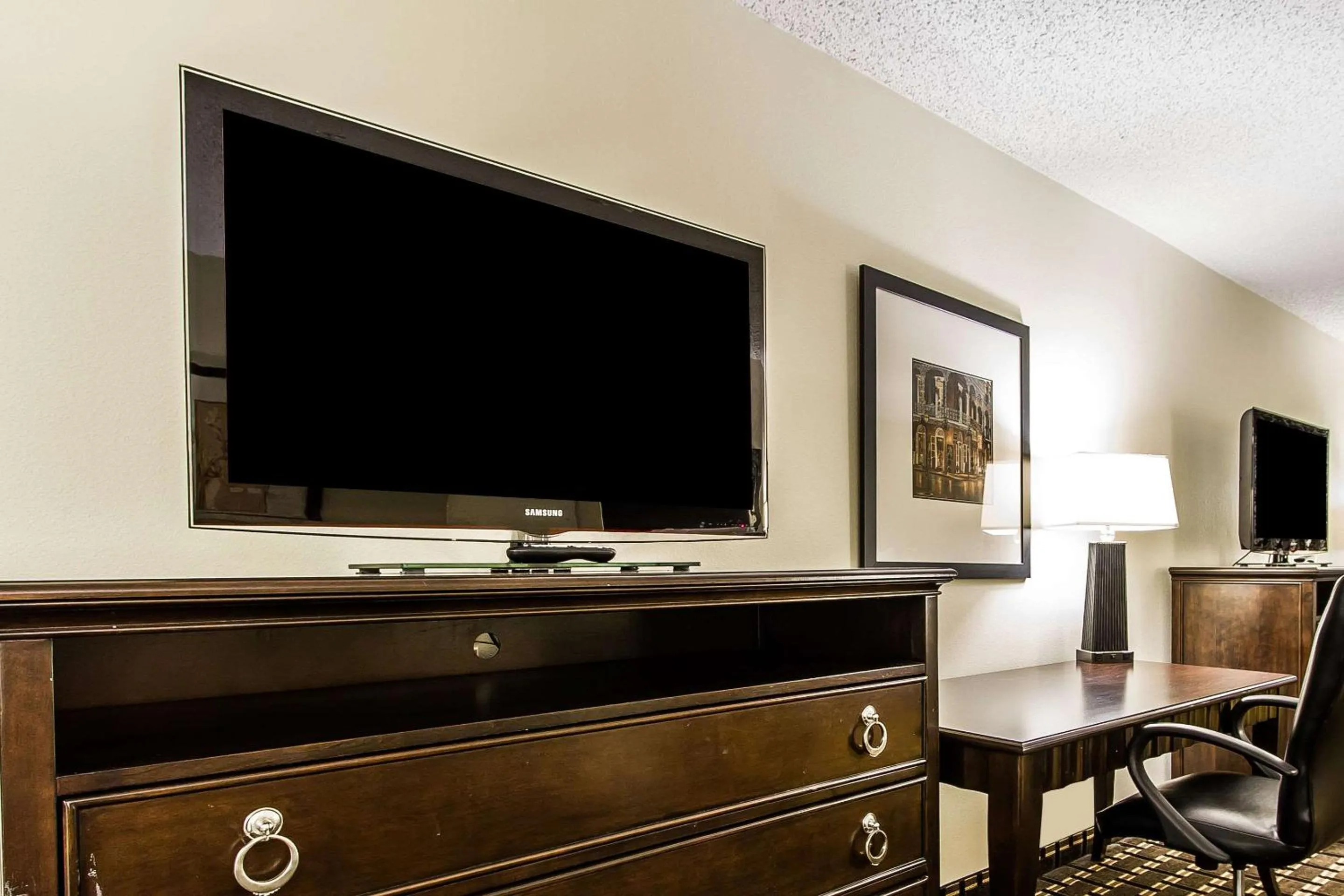 Bedroom in Evangeline Downs Hotel, an Ascend Collection Hotel