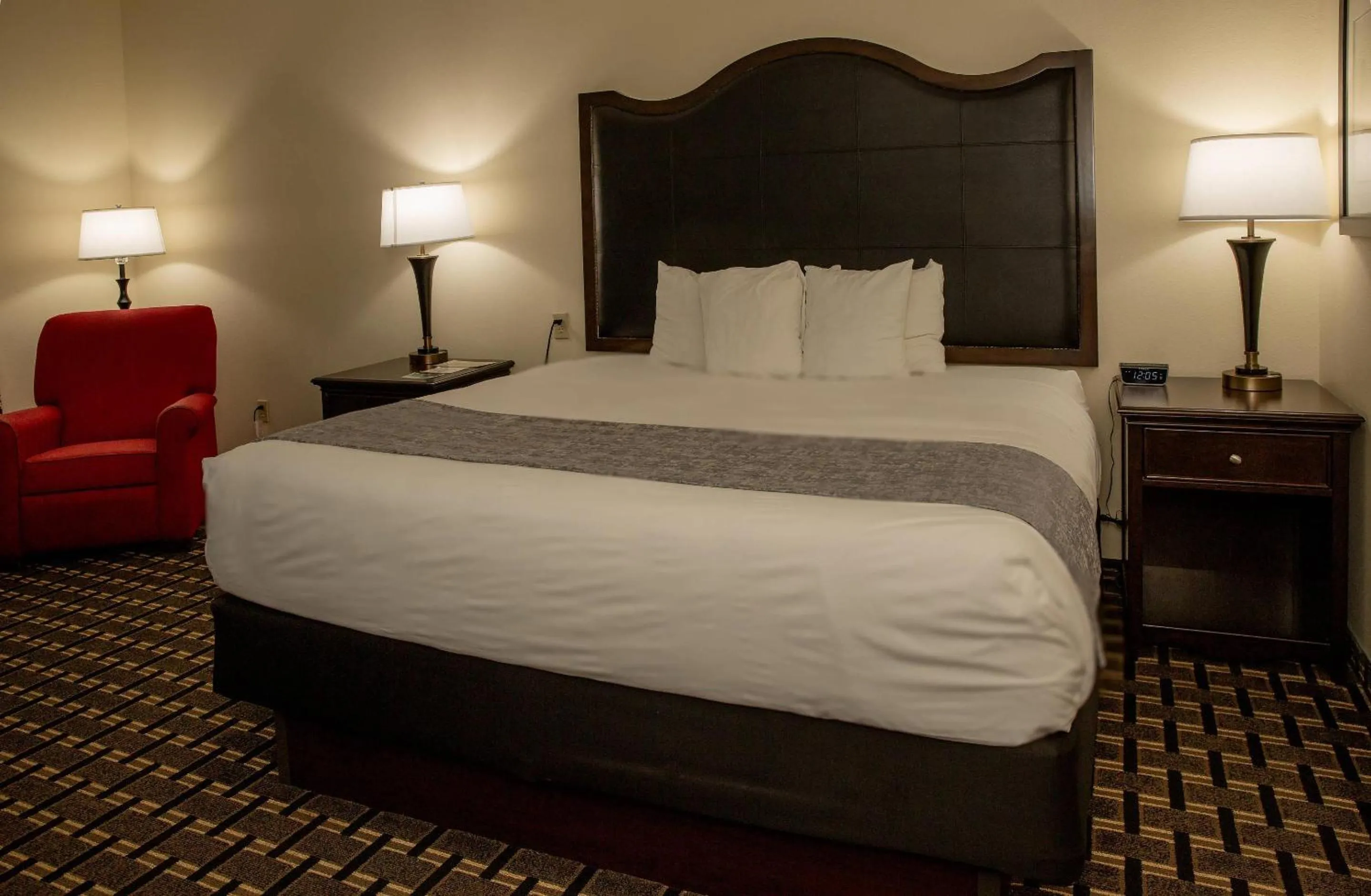 Bedroom, Bed in Evangeline Downs Hotel, an Ascend Collection Hotel