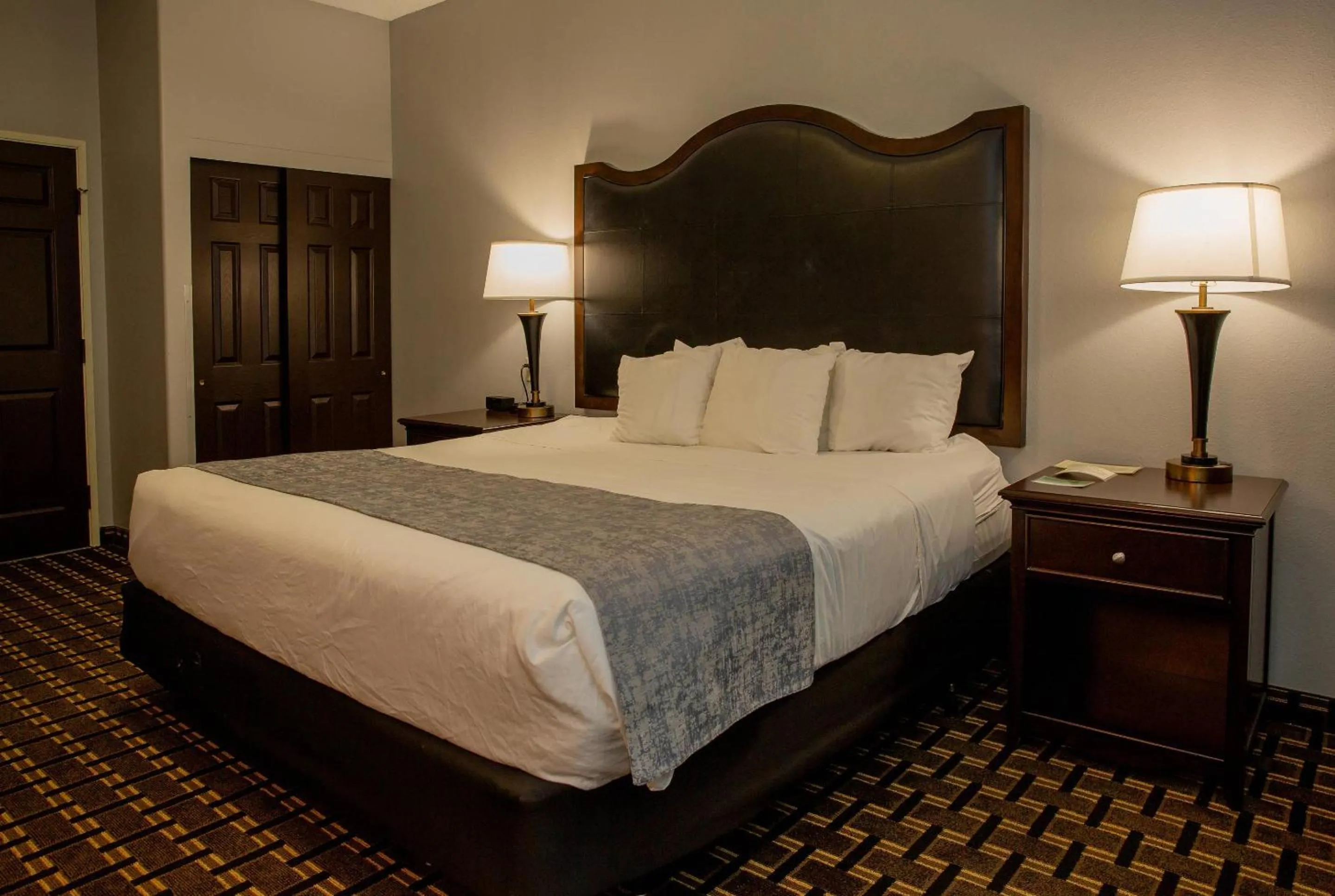 Bedroom, Bed in Evangeline Downs Hotel, an Ascend Collection Hotel