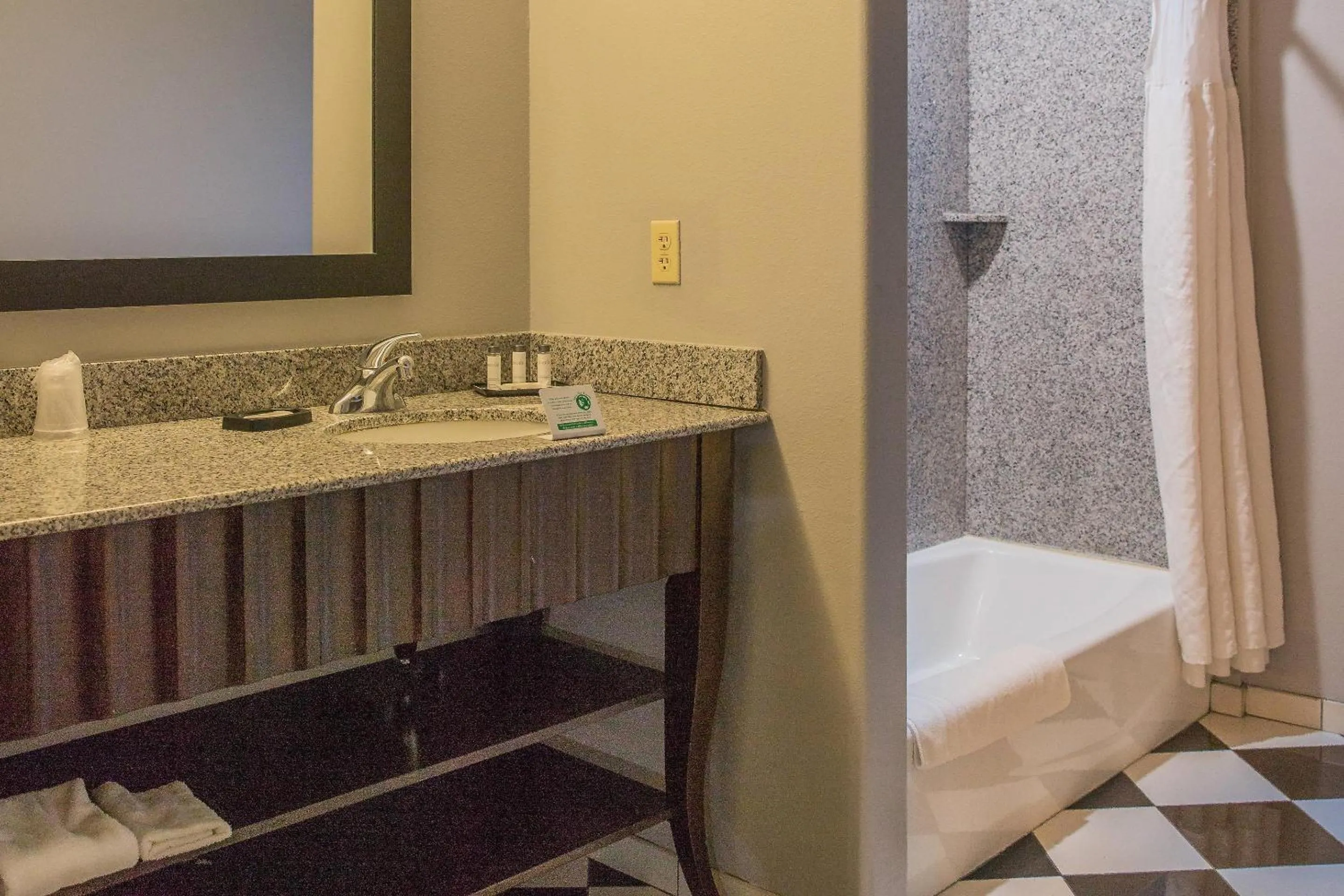 Bedroom, Bed in Evangeline Downs Hotel, an Ascend Collection Hotel