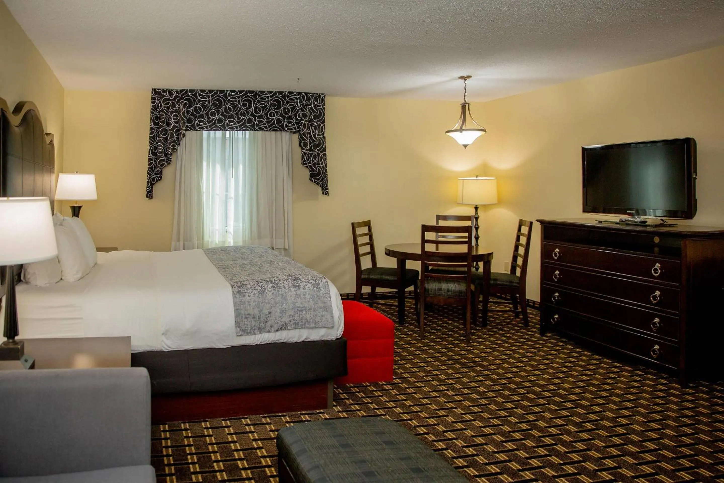 Bedroom, Bed in Evangeline Downs Hotel, an Ascend Collection Hotel