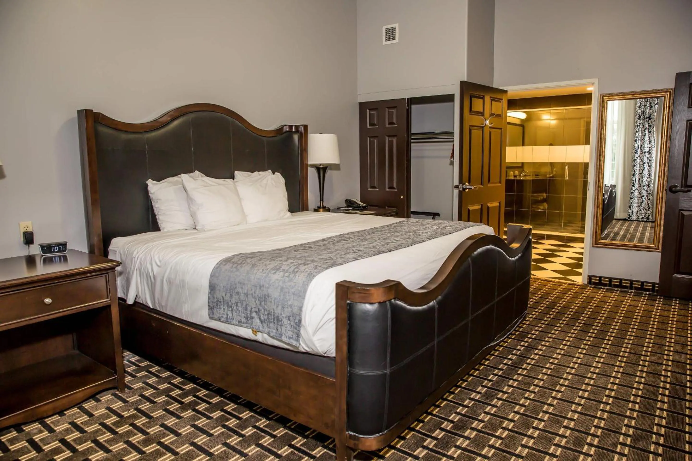 Bedroom, Bed in Evangeline Downs Hotel, an Ascend Collection Hotel