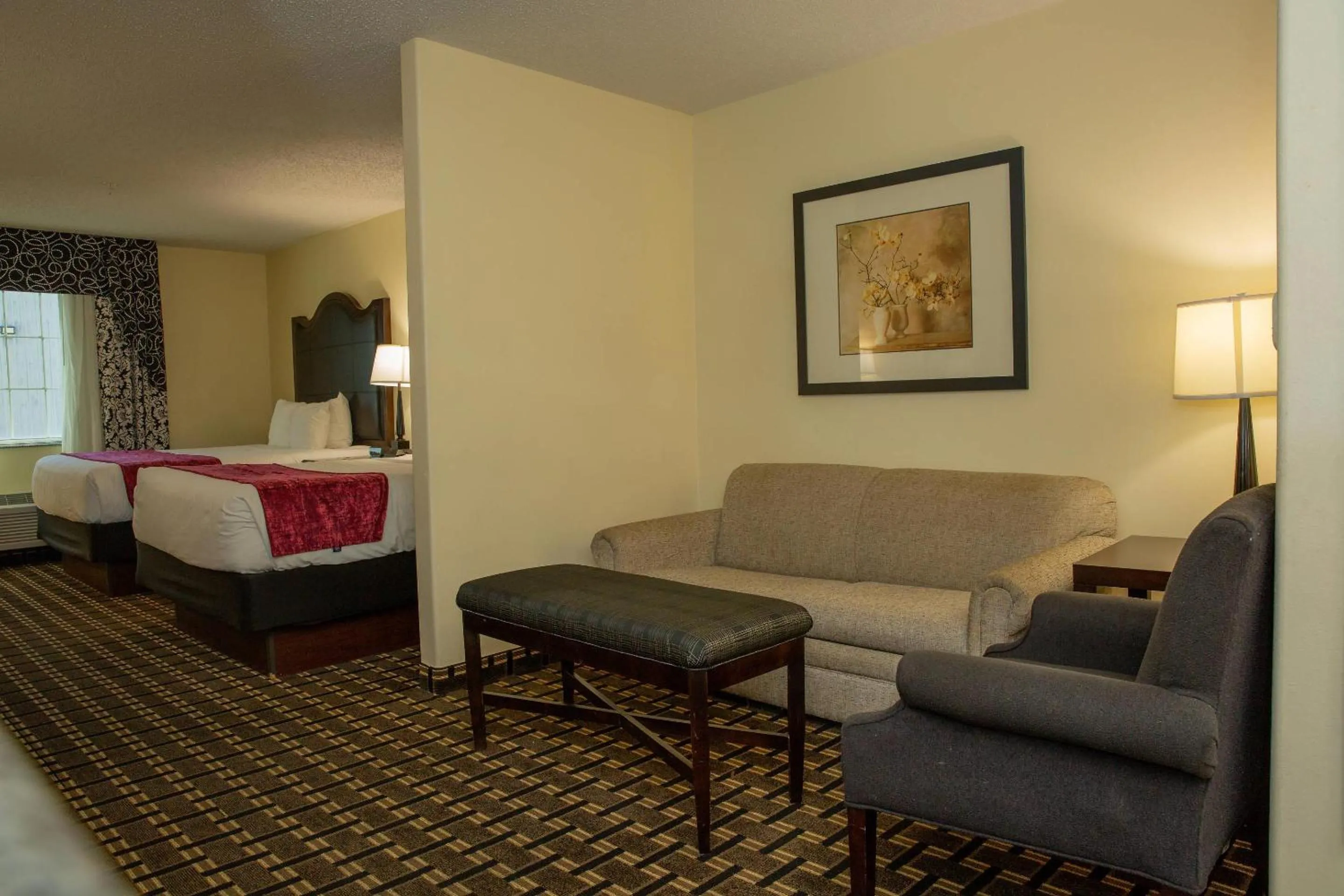 Bedroom, Bed in Evangeline Downs Hotel, an Ascend Collection Hotel