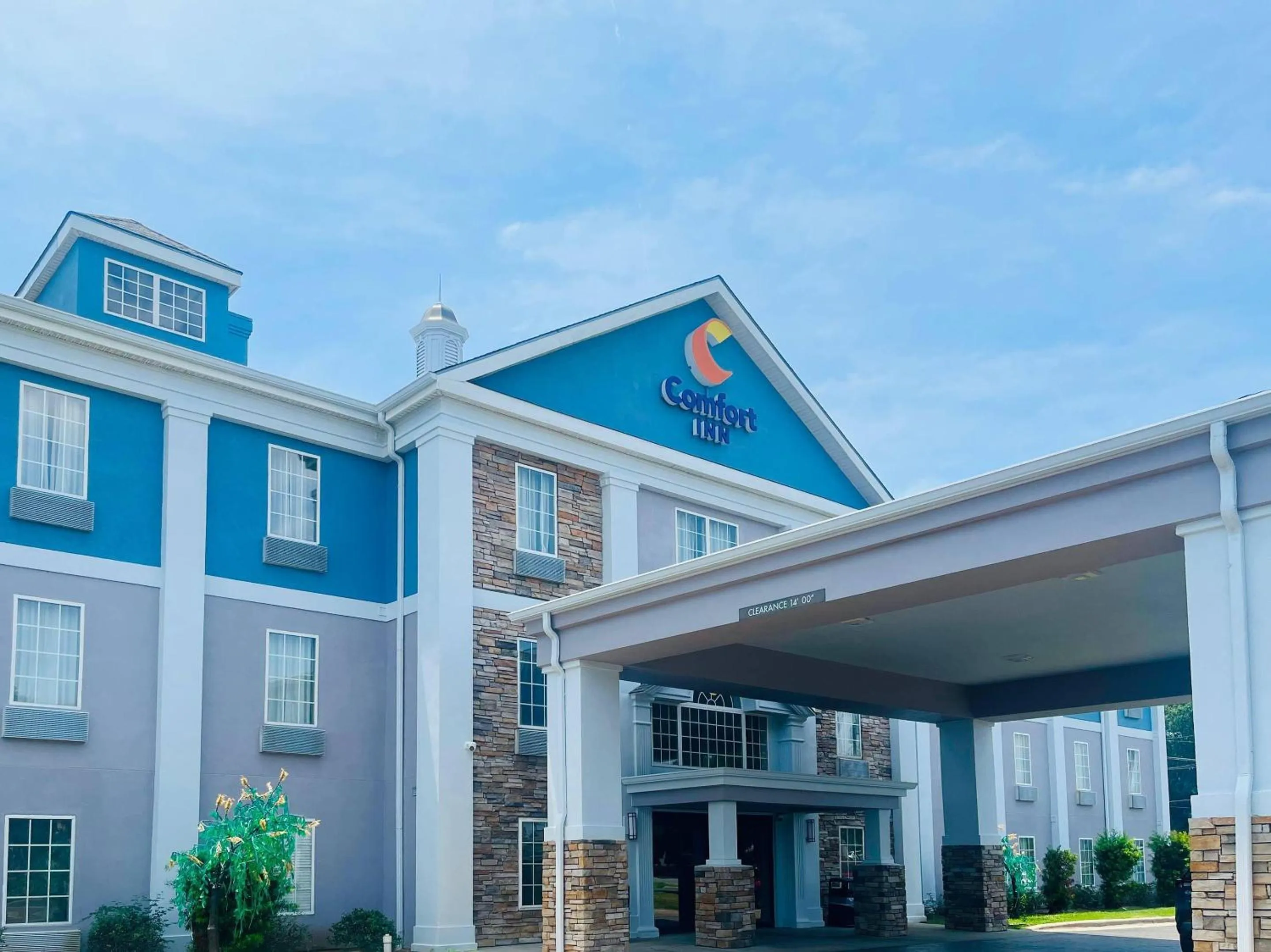 Property building in Comfort Inn West Monroe near Sports & Events Center