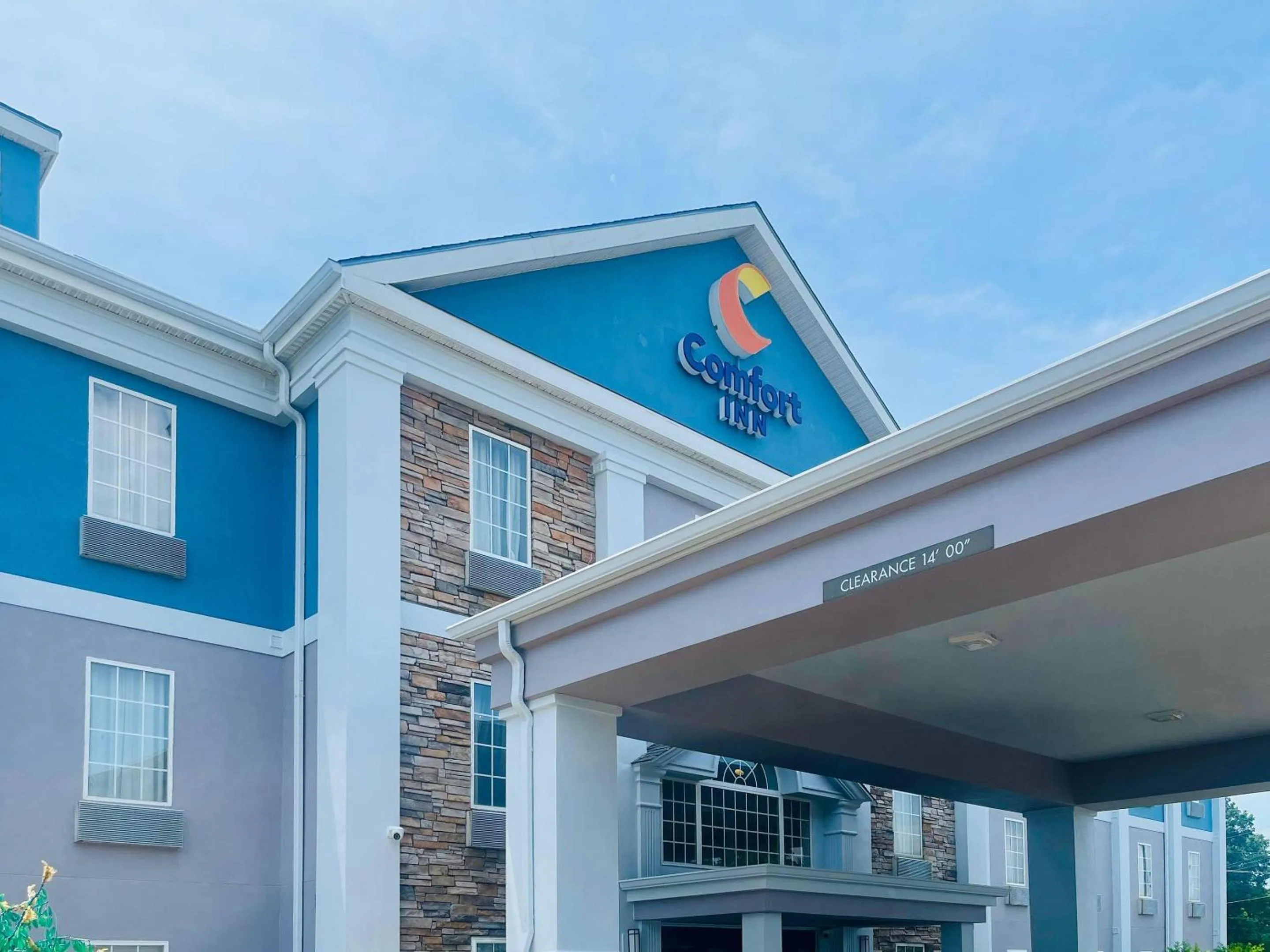Property building in Comfort Inn West Monroe near Sports & Events Center