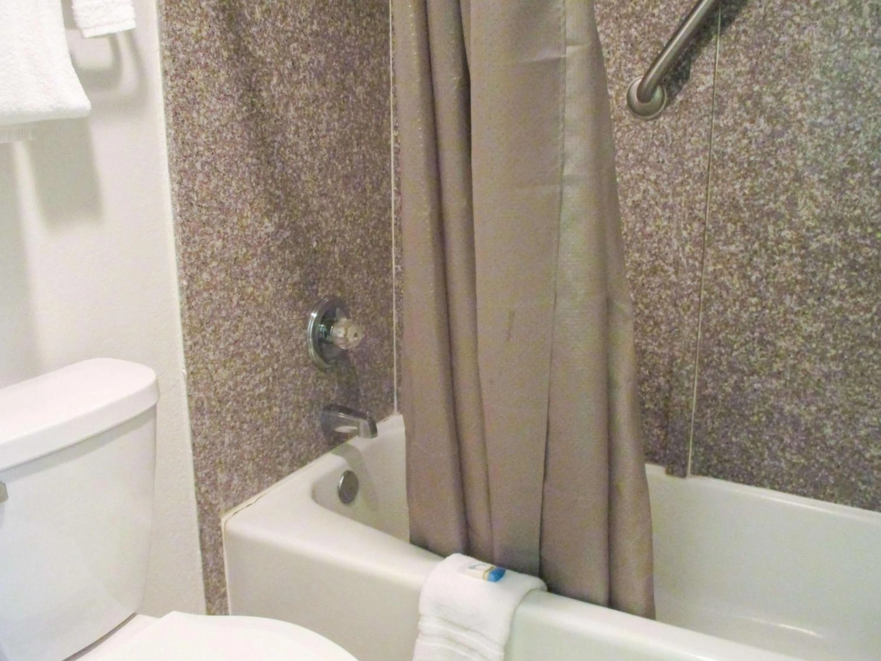 Bathroom in Studio 6-Luling, LA