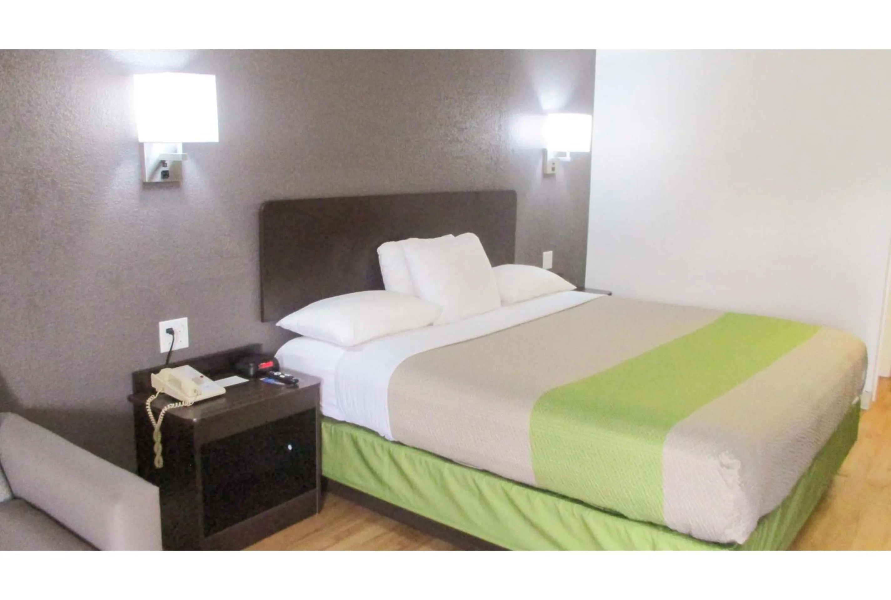 Bedroom, Bed in Studio 6-Luling, LA