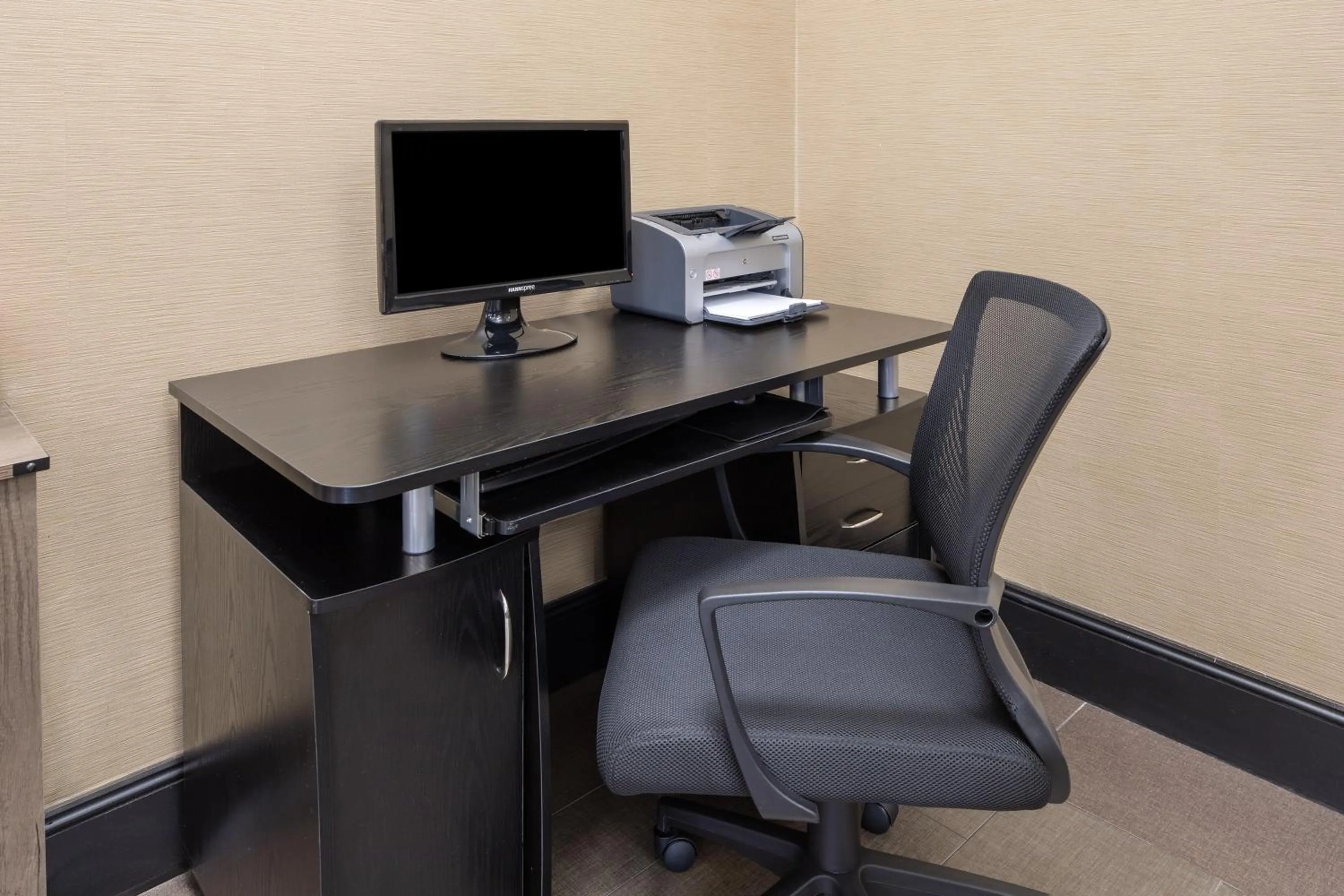 Business facilities in Super 8 by Wyndham Alexandria LA