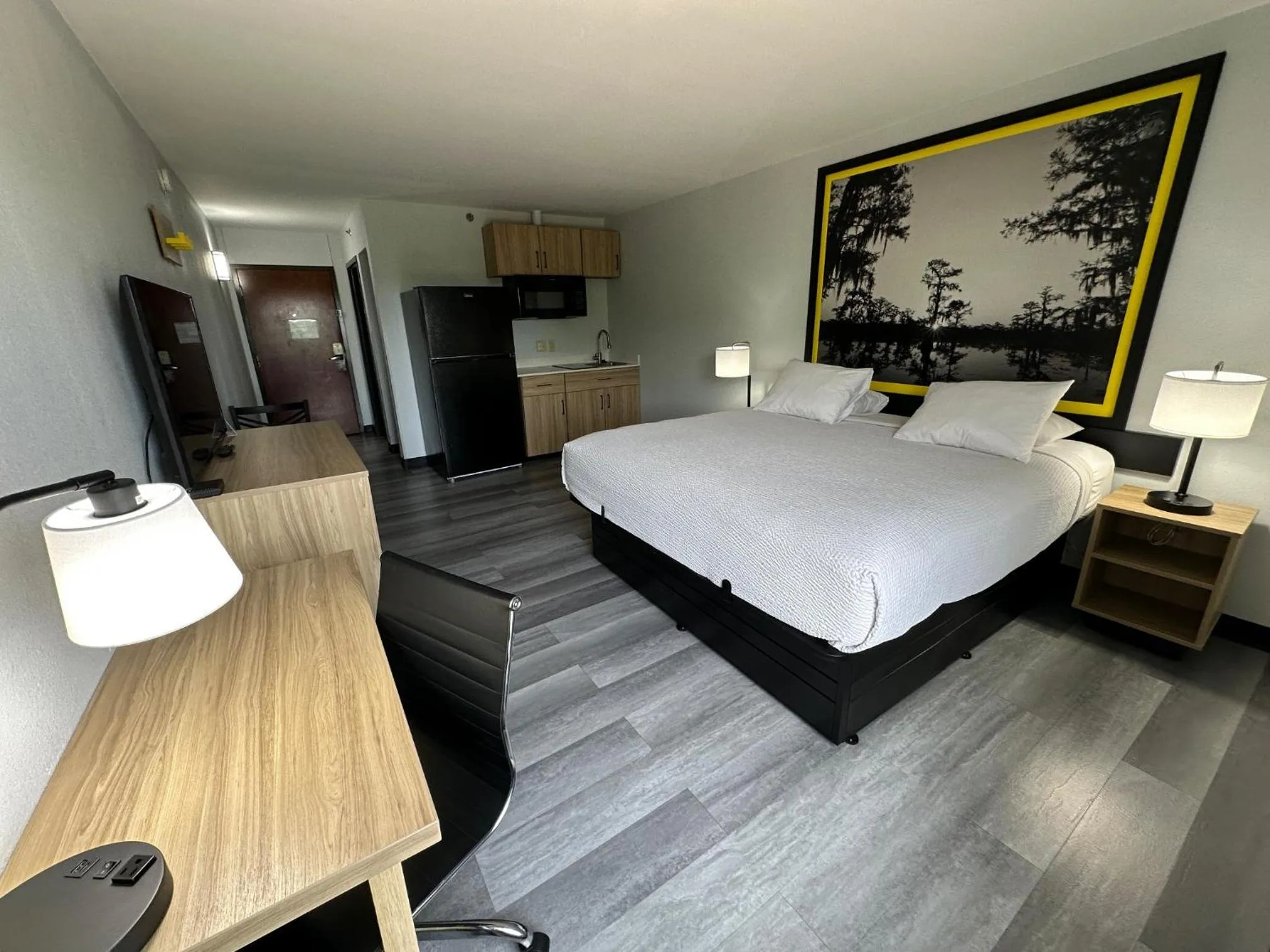 Bedroom, Bed in Super 8 by Wyndham Alexandria LA