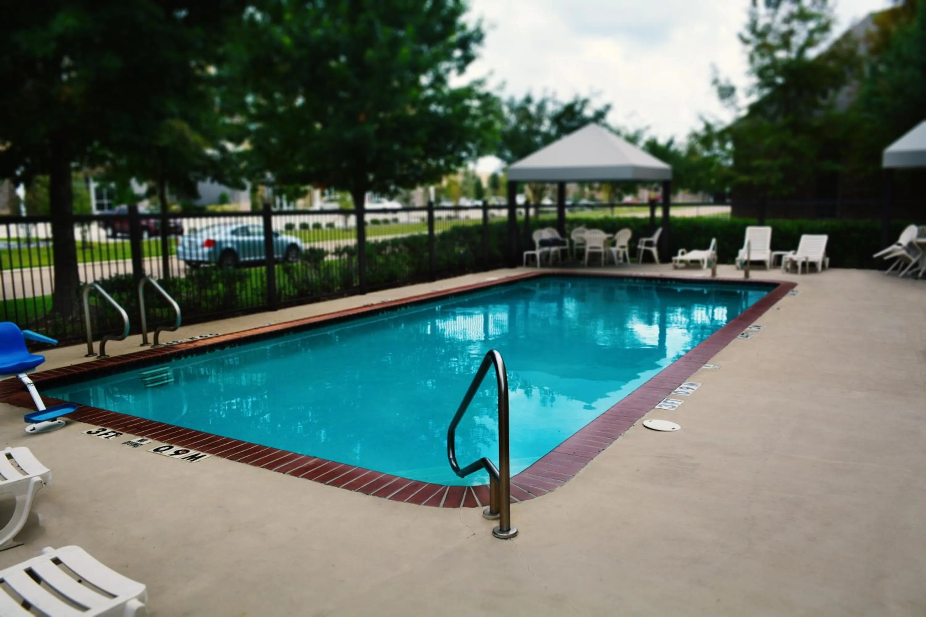 Swimming pool in Comfort Inn & Suites Covington - Mandeville