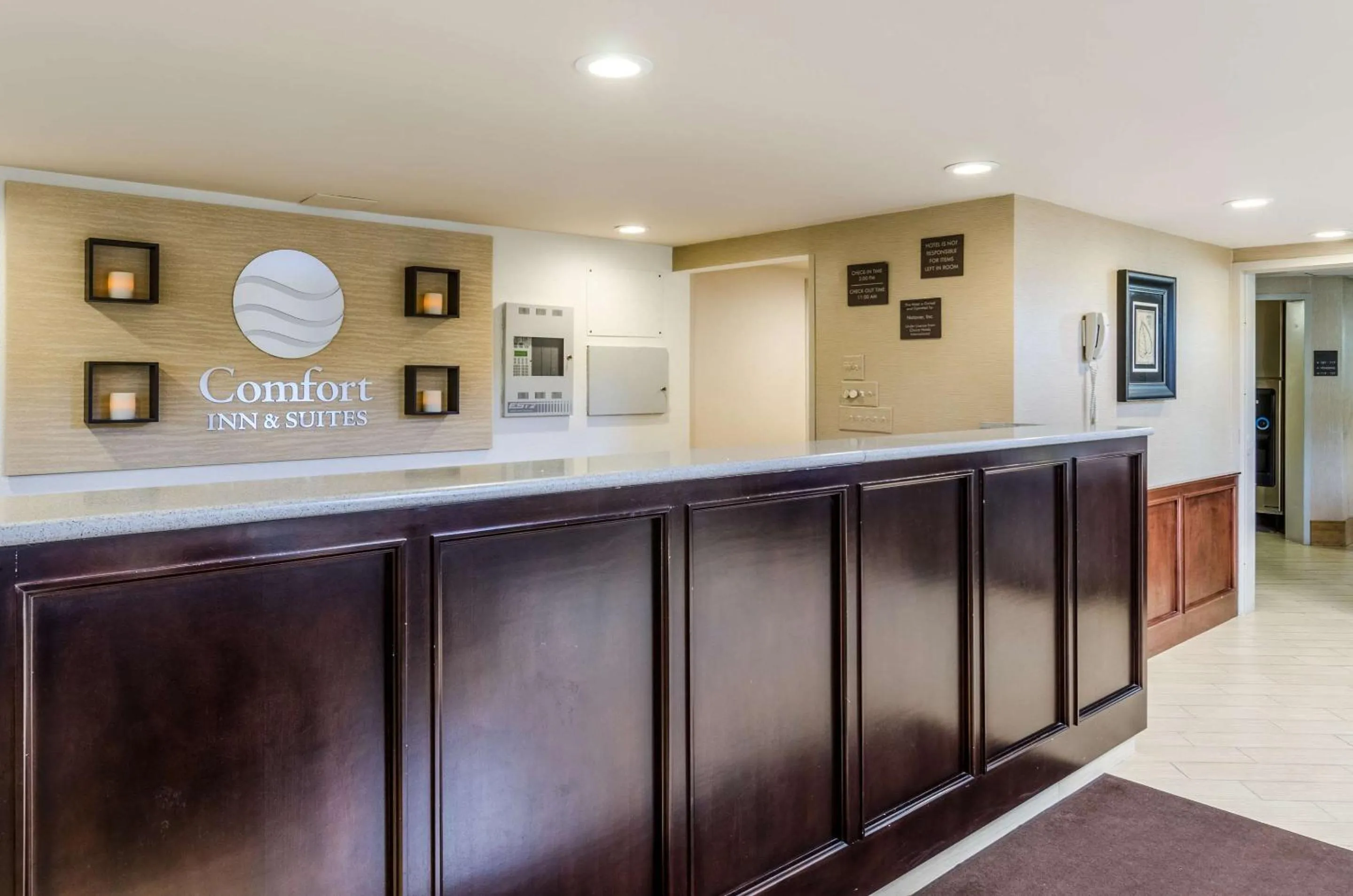 Lobby or reception in Comfort Inn & Suites West Springfield