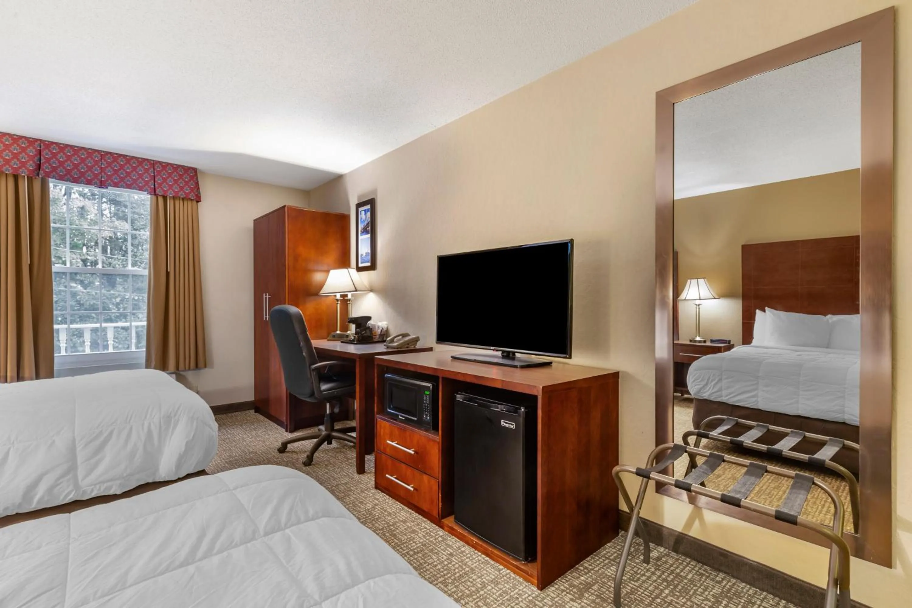 TV and multimedia in Comfort Inn Foxboro - Mansfield