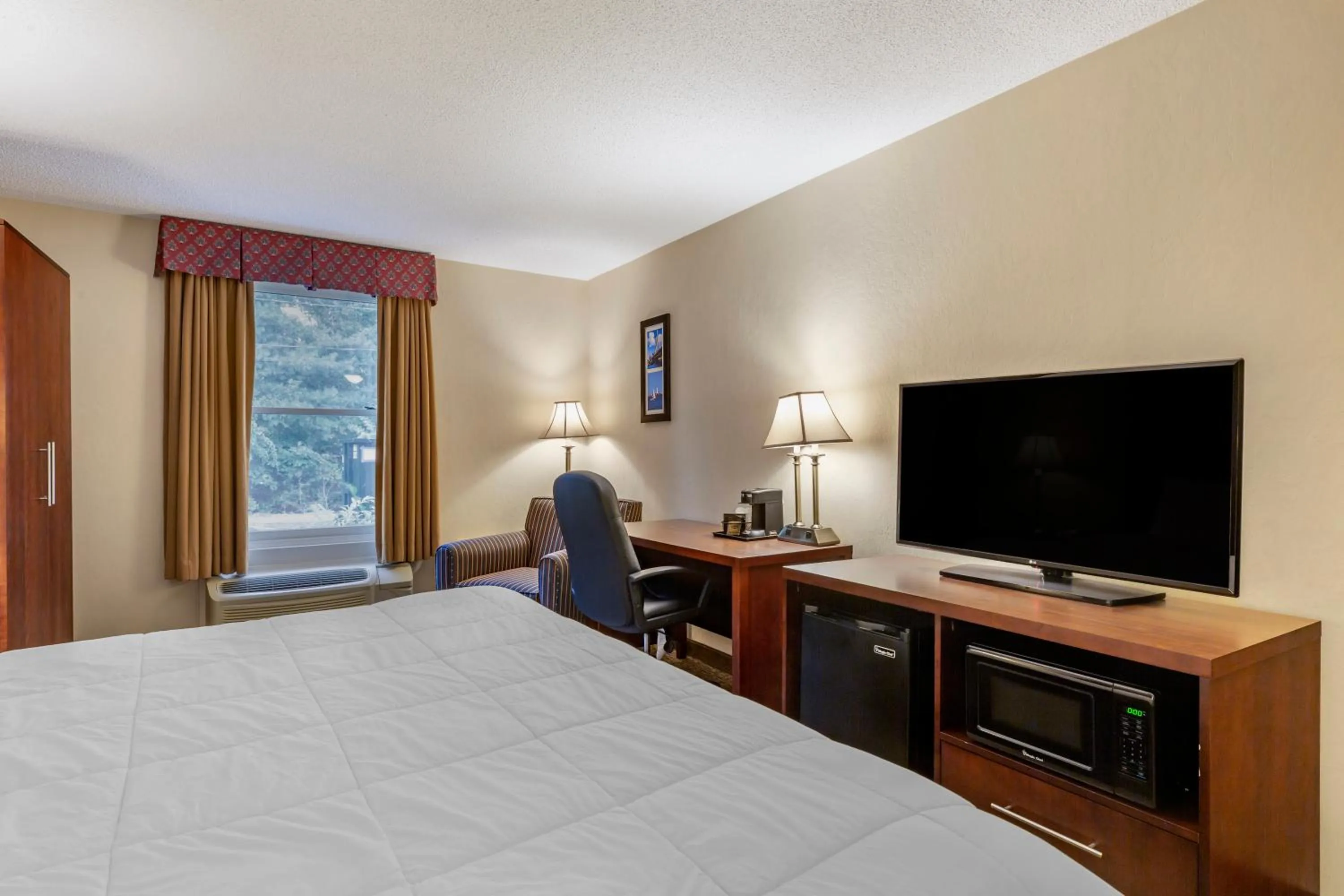 TV and multimedia in Comfort Inn Foxboro - Mansfield