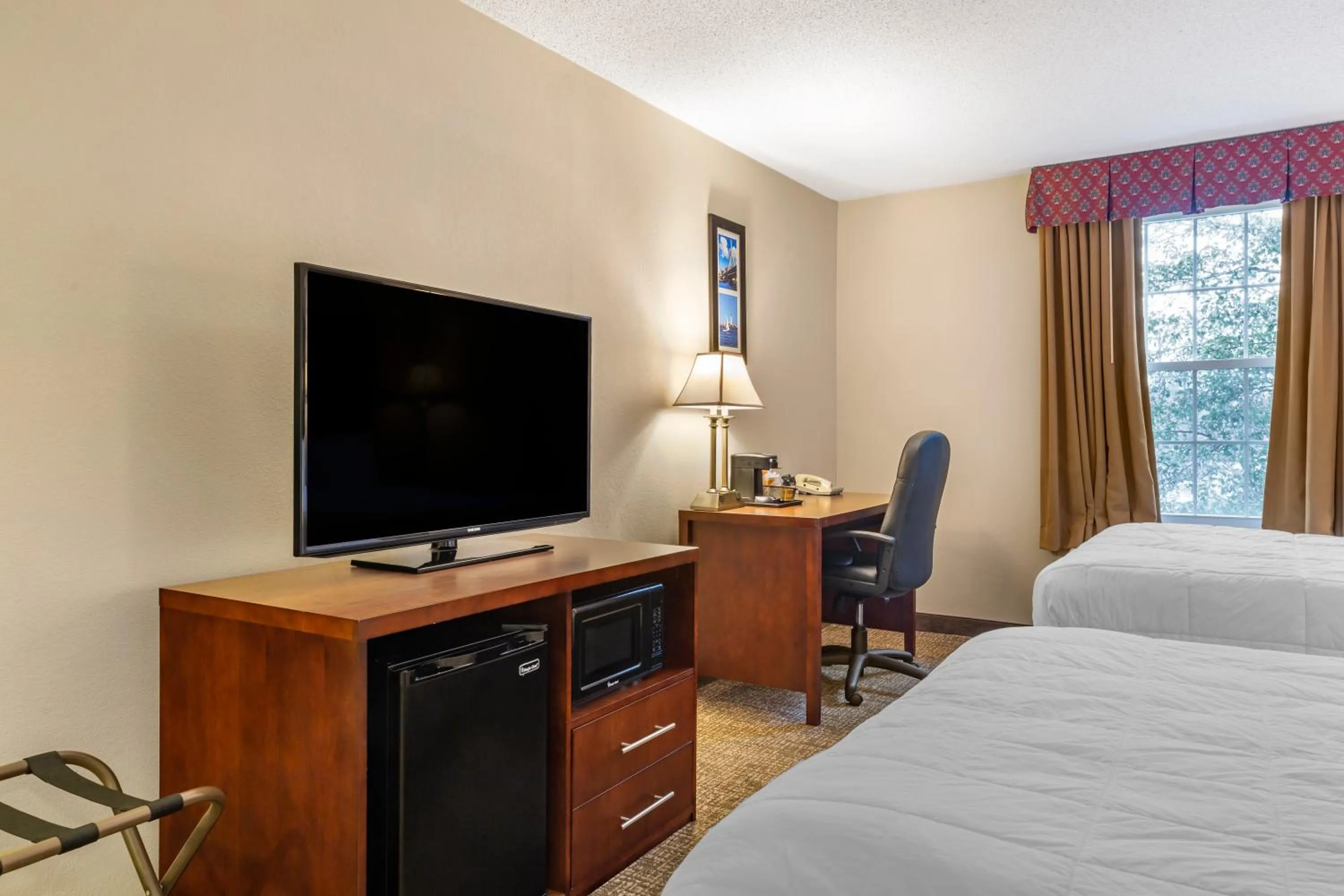 TV and multimedia in Comfort Inn Foxboro - Mansfield