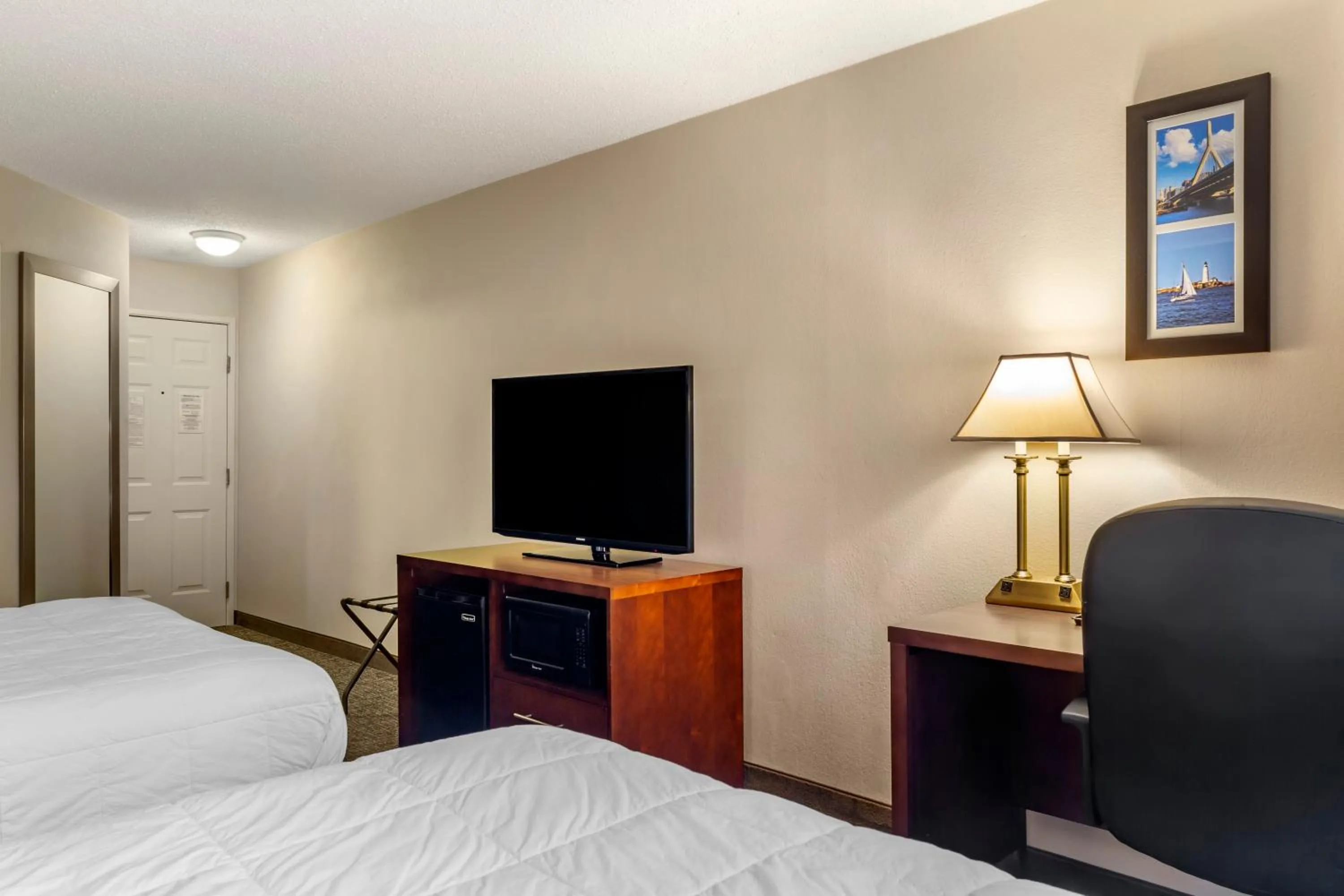 TV and multimedia in Comfort Inn Foxboro - Mansfield