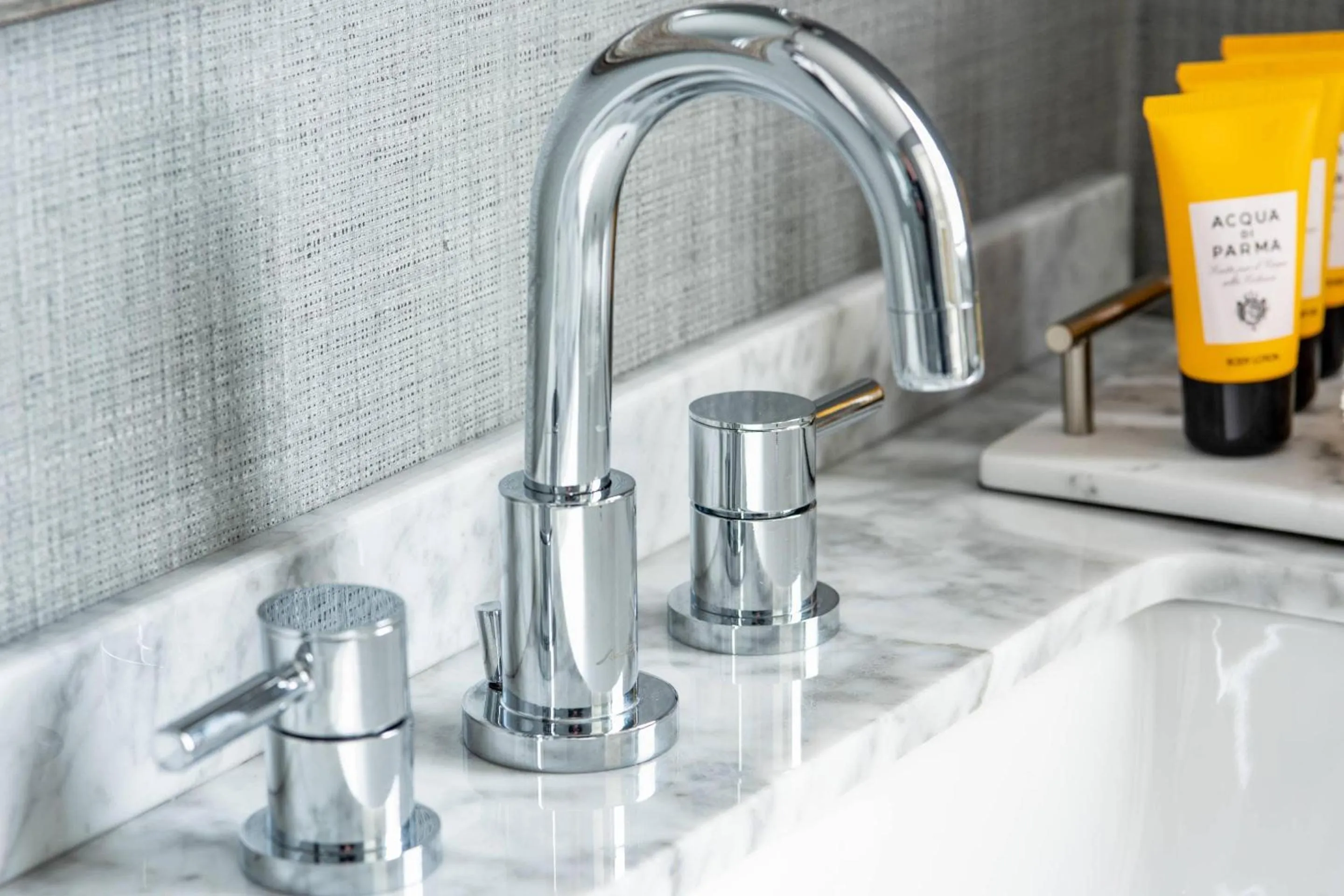 Bedroom in Edgar Hotel Martha's Vineyard, an Ascend Collection Hotel