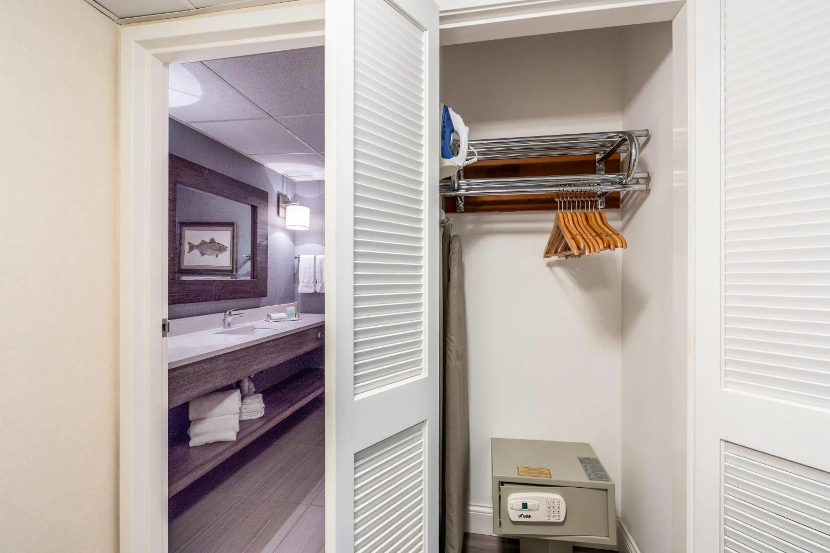 Bedroom in Edgar Hotel Martha's Vineyard, an Ascend Collection Hotel