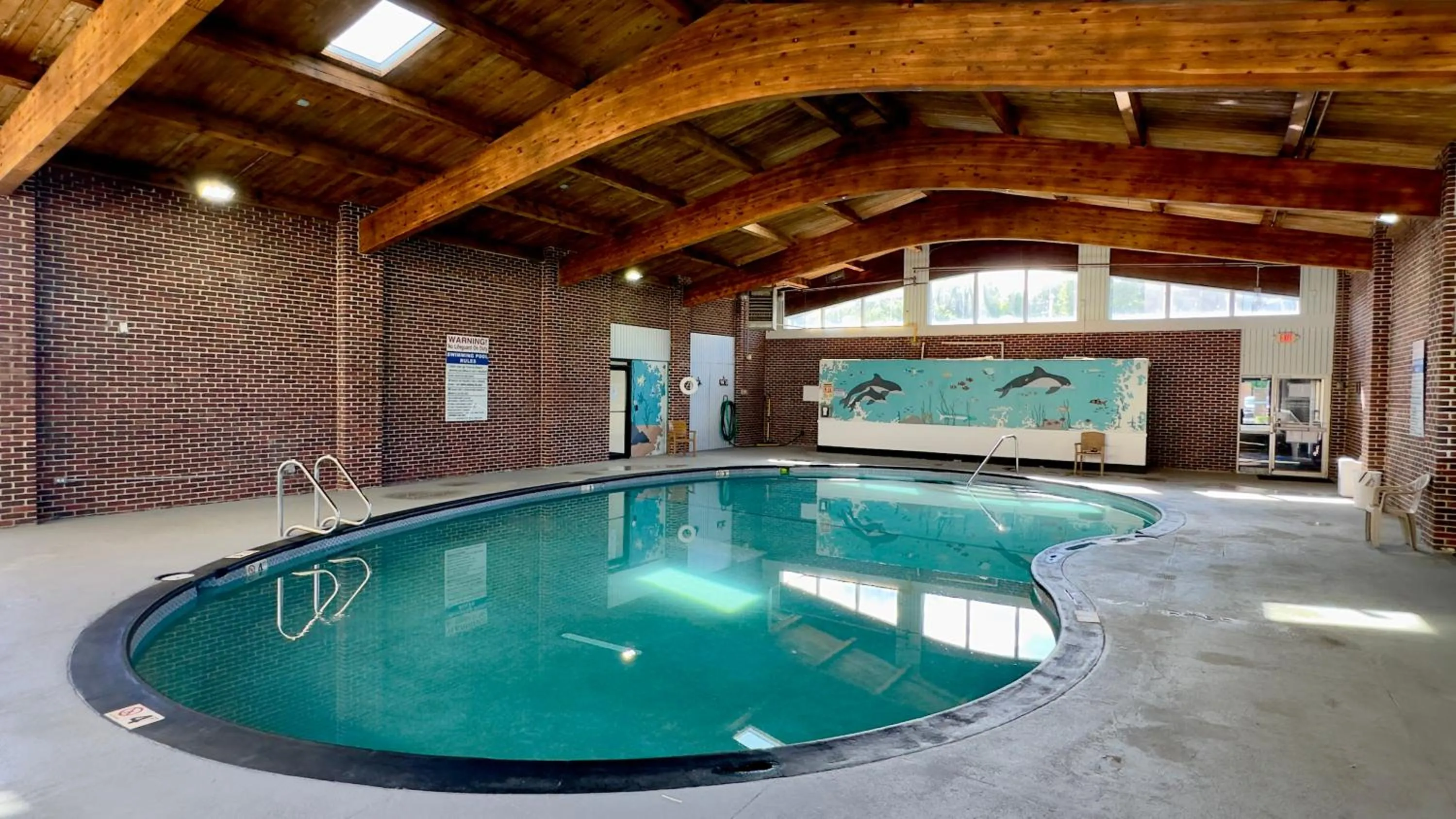 Swimming pool in Riverview Inn & Suites