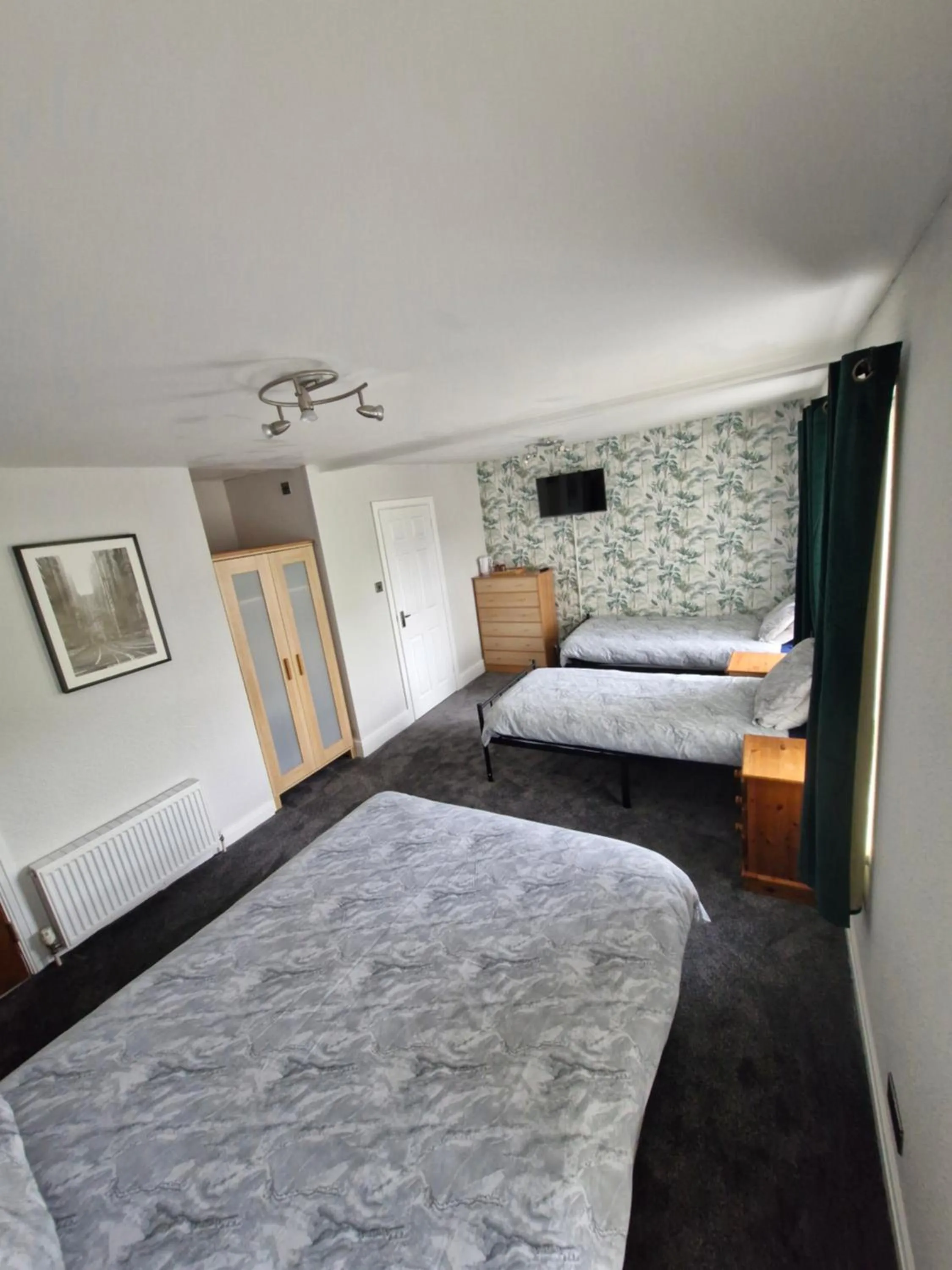 Family, Bed in The Clevedon