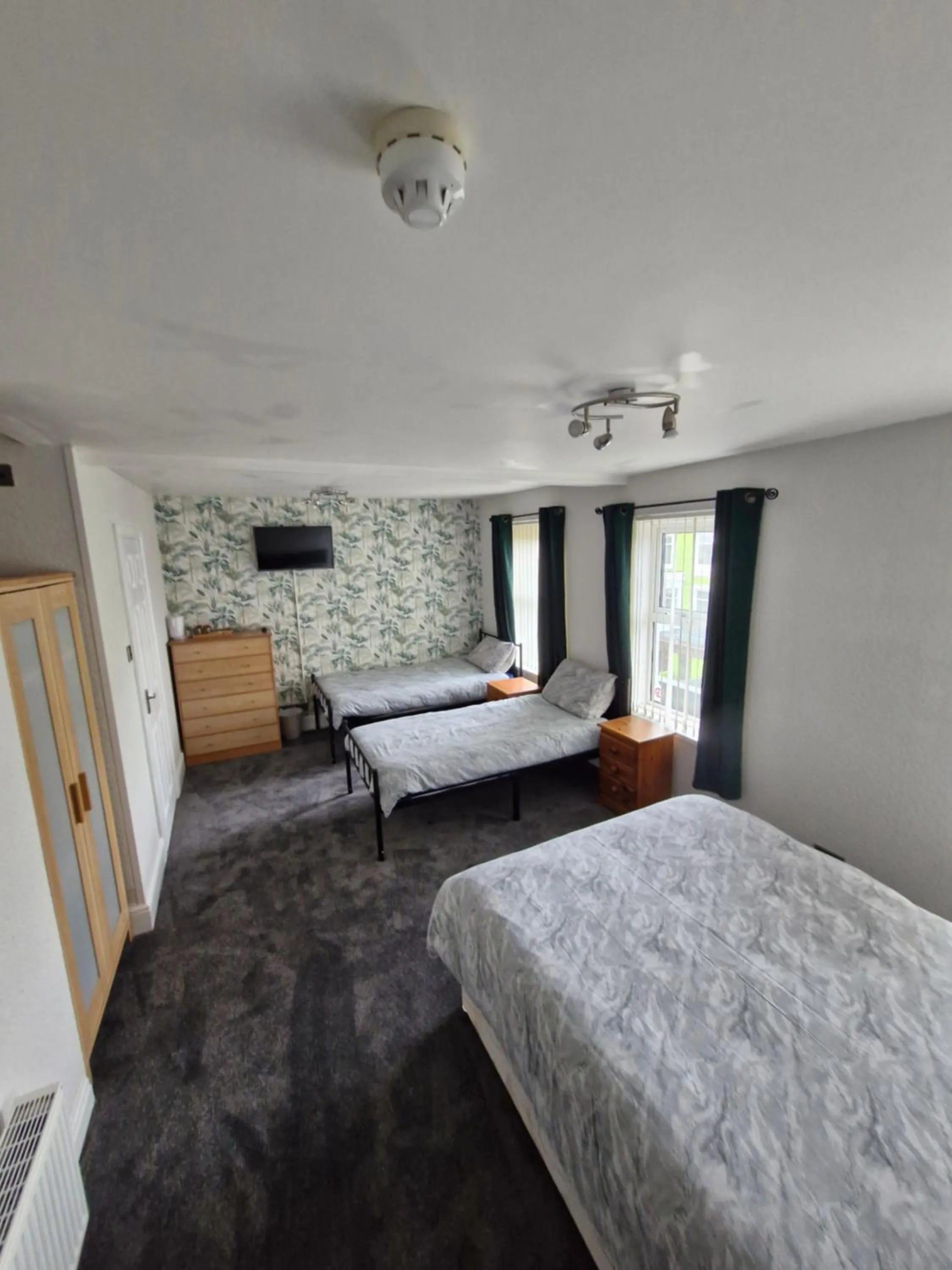 Family, Bed in The Clevedon