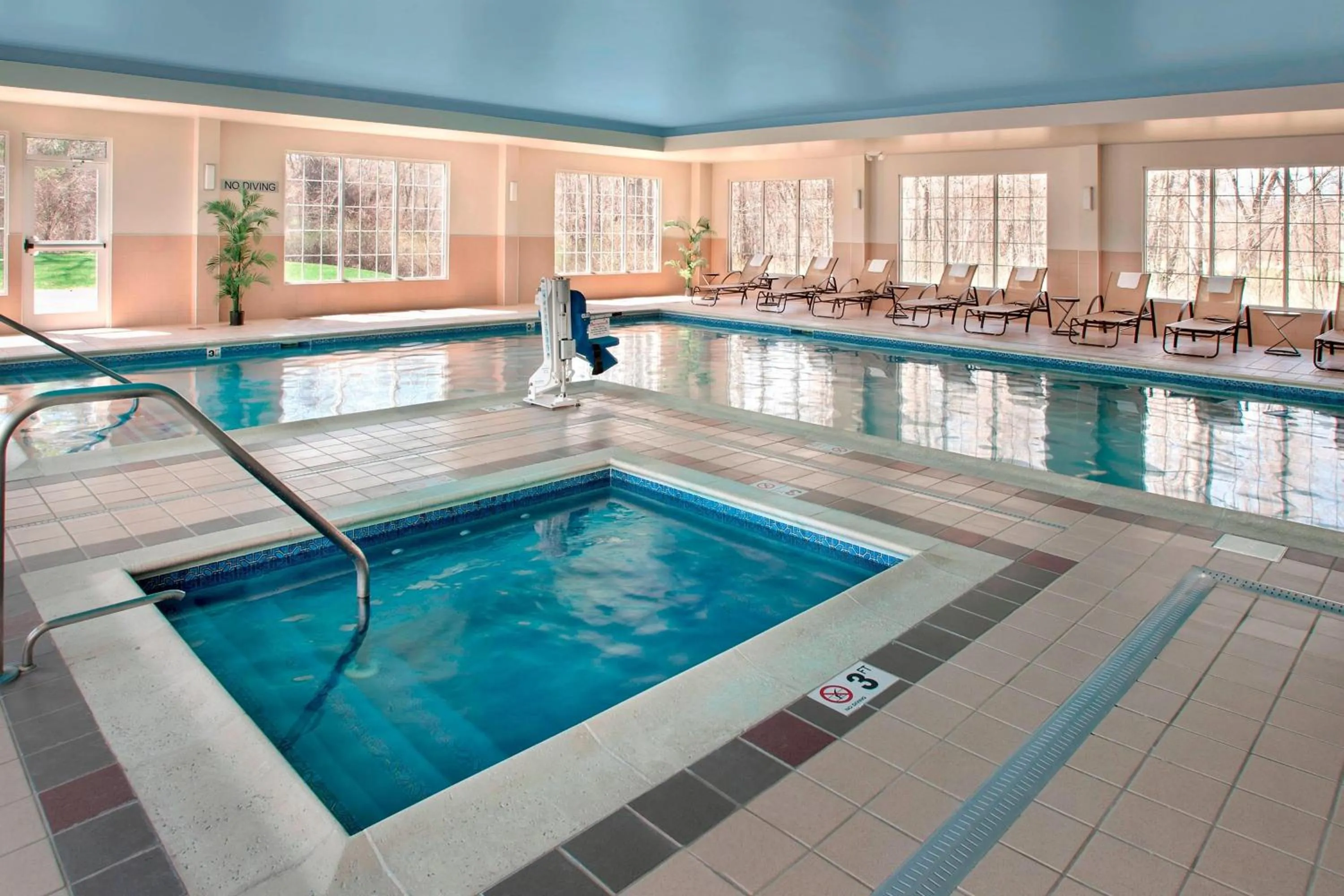 Swimming pool in Fairfield Inn & Suites by Marriott Great Barrington Lenox/Berkshires