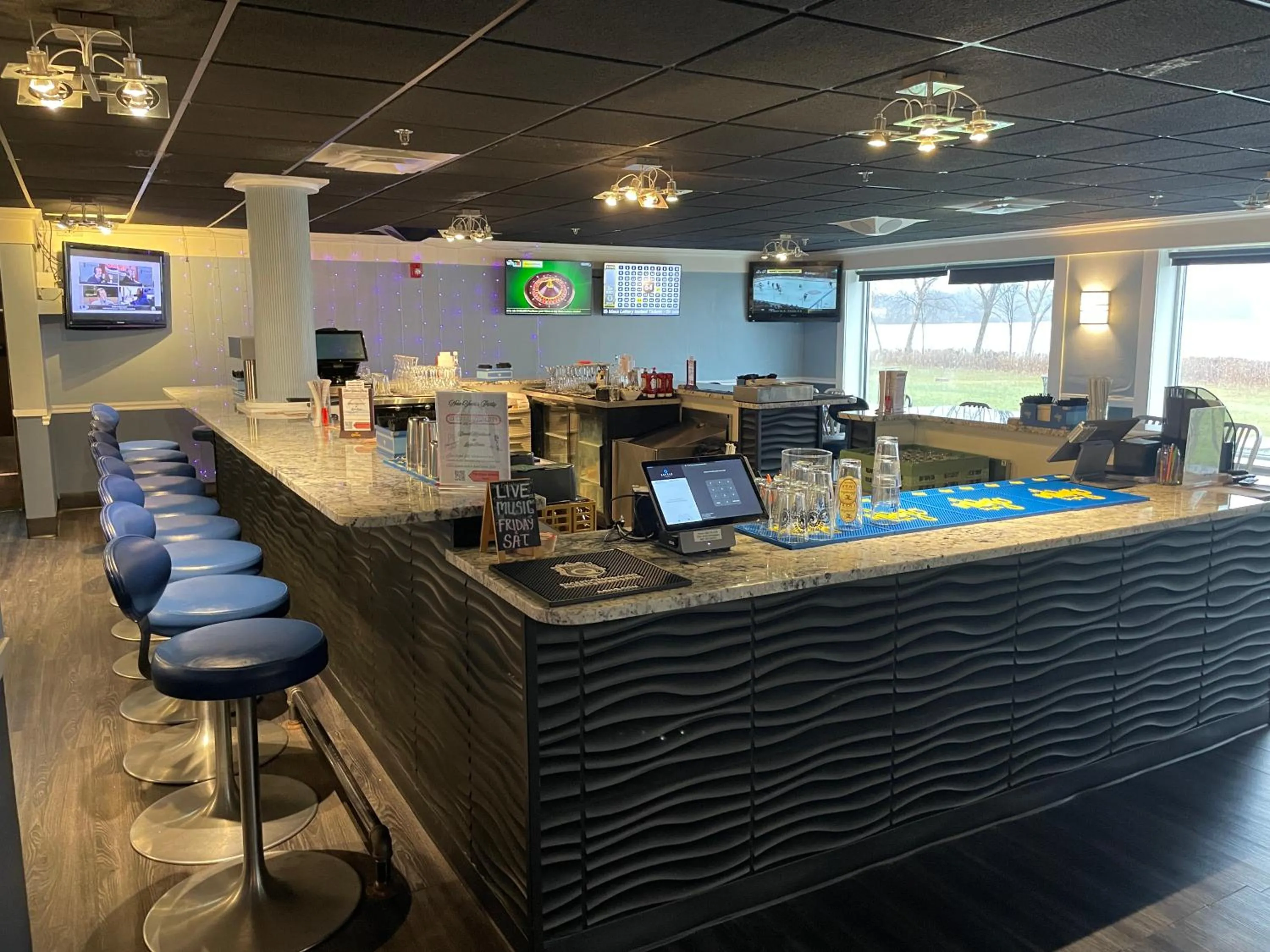 Restaurant/places to eat in Lakeside Inn