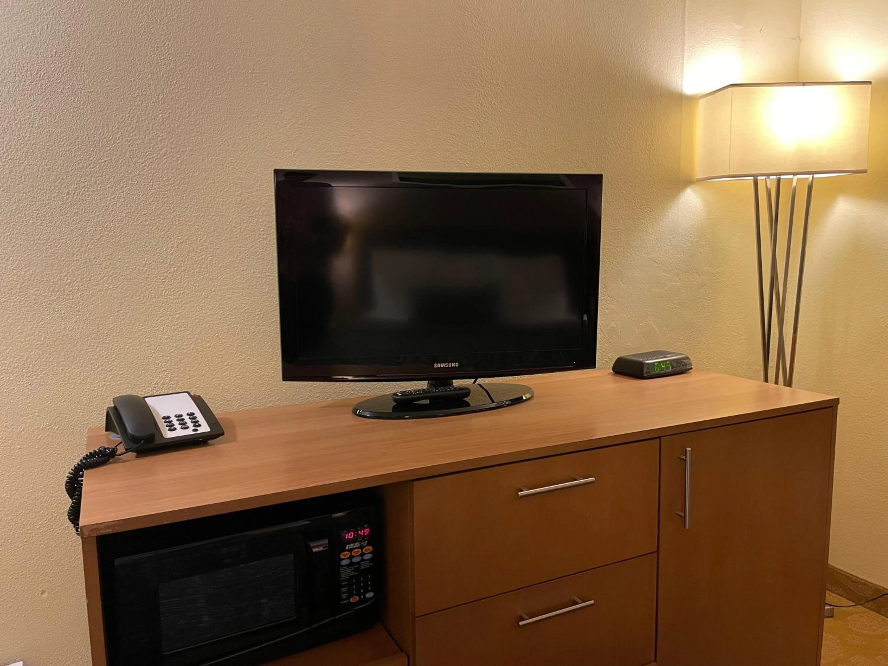 TV and multimedia in Lakeside Inn