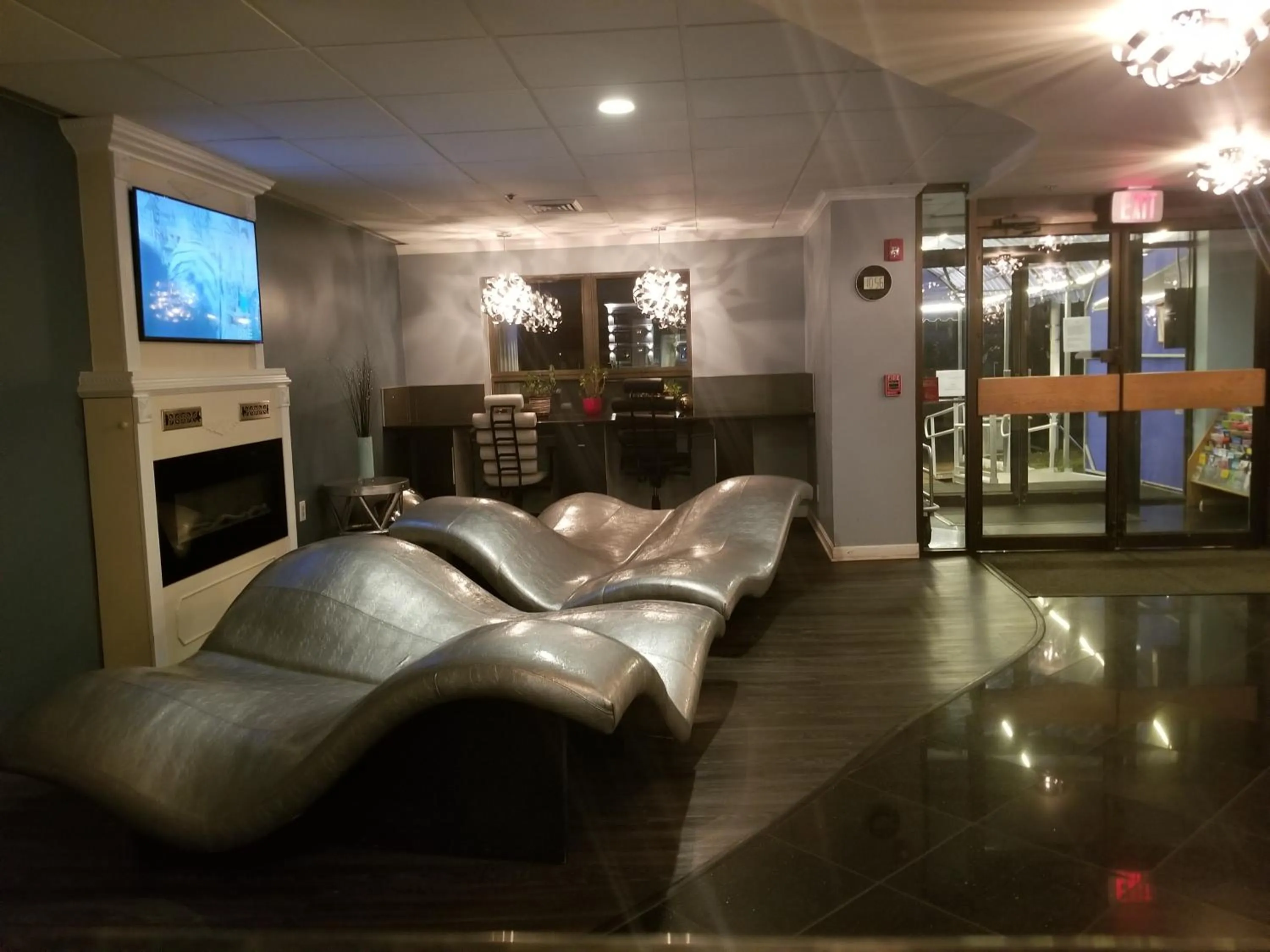 Lobby or reception in Lakeside Inn