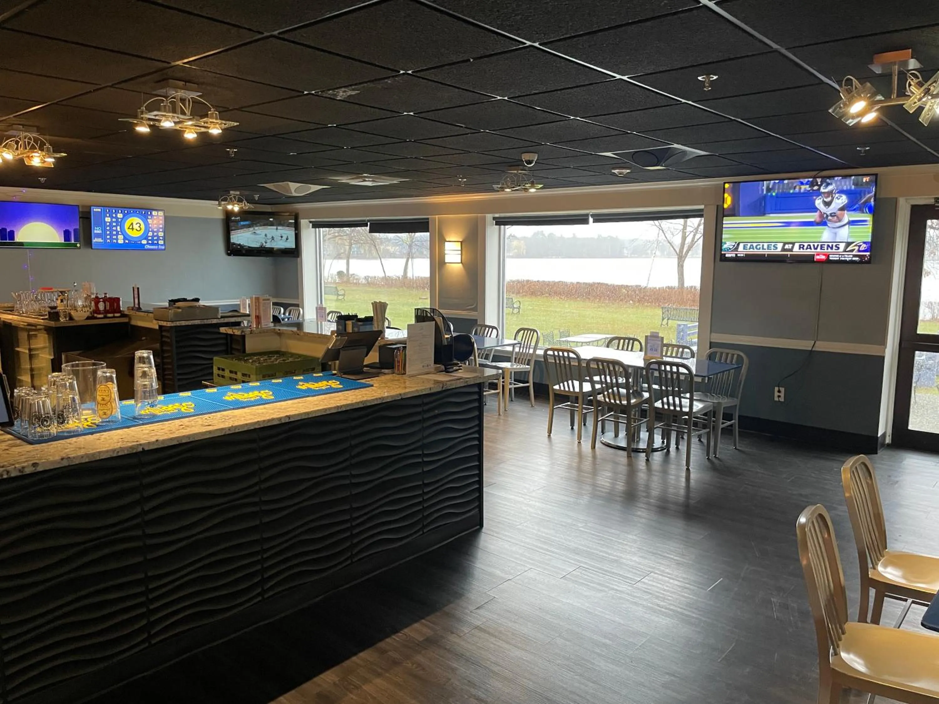 Restaurant/places to eat in Lakeside Inn