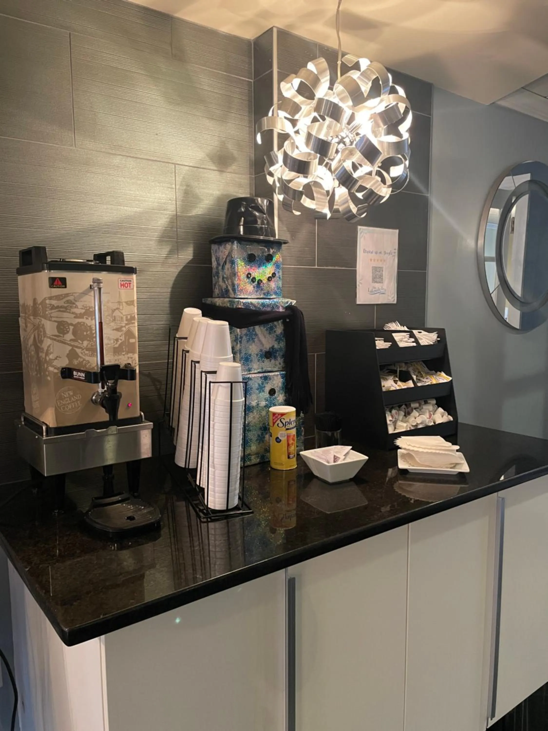 Coffee/tea facilities in Lakeside Inn